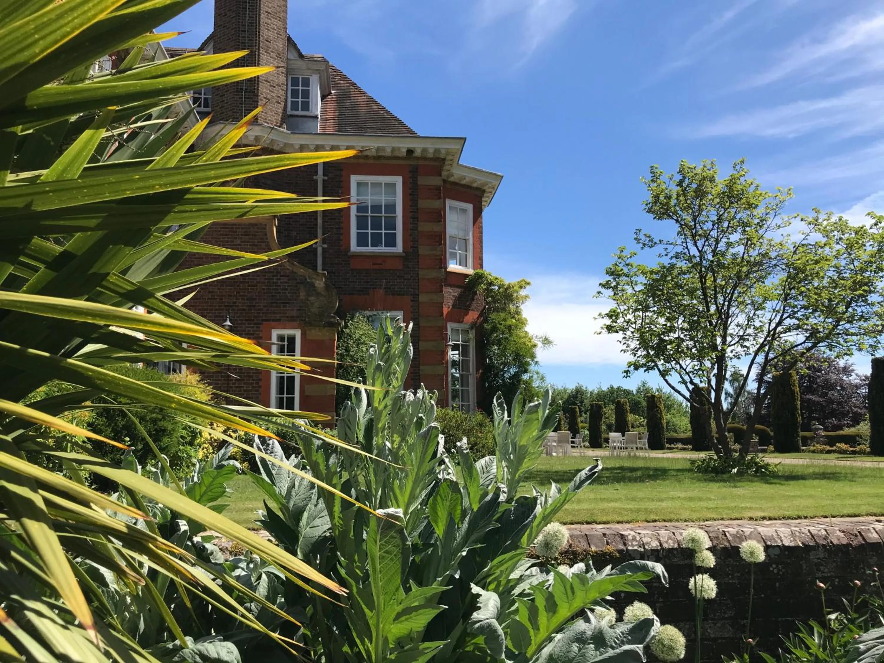Property building in Barnett Hill Hotel