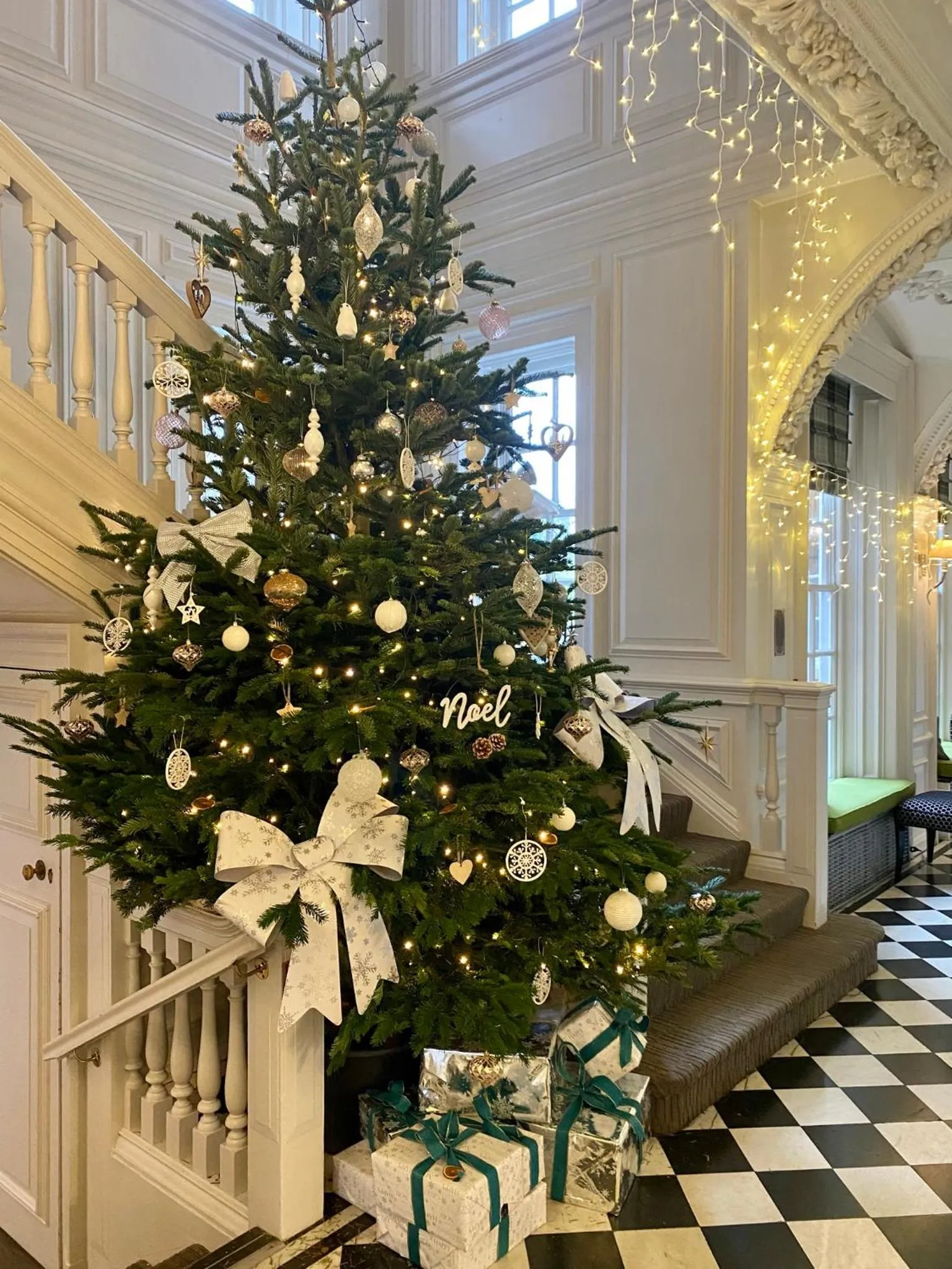 Facade/entrance in Barnett Hill Hotel