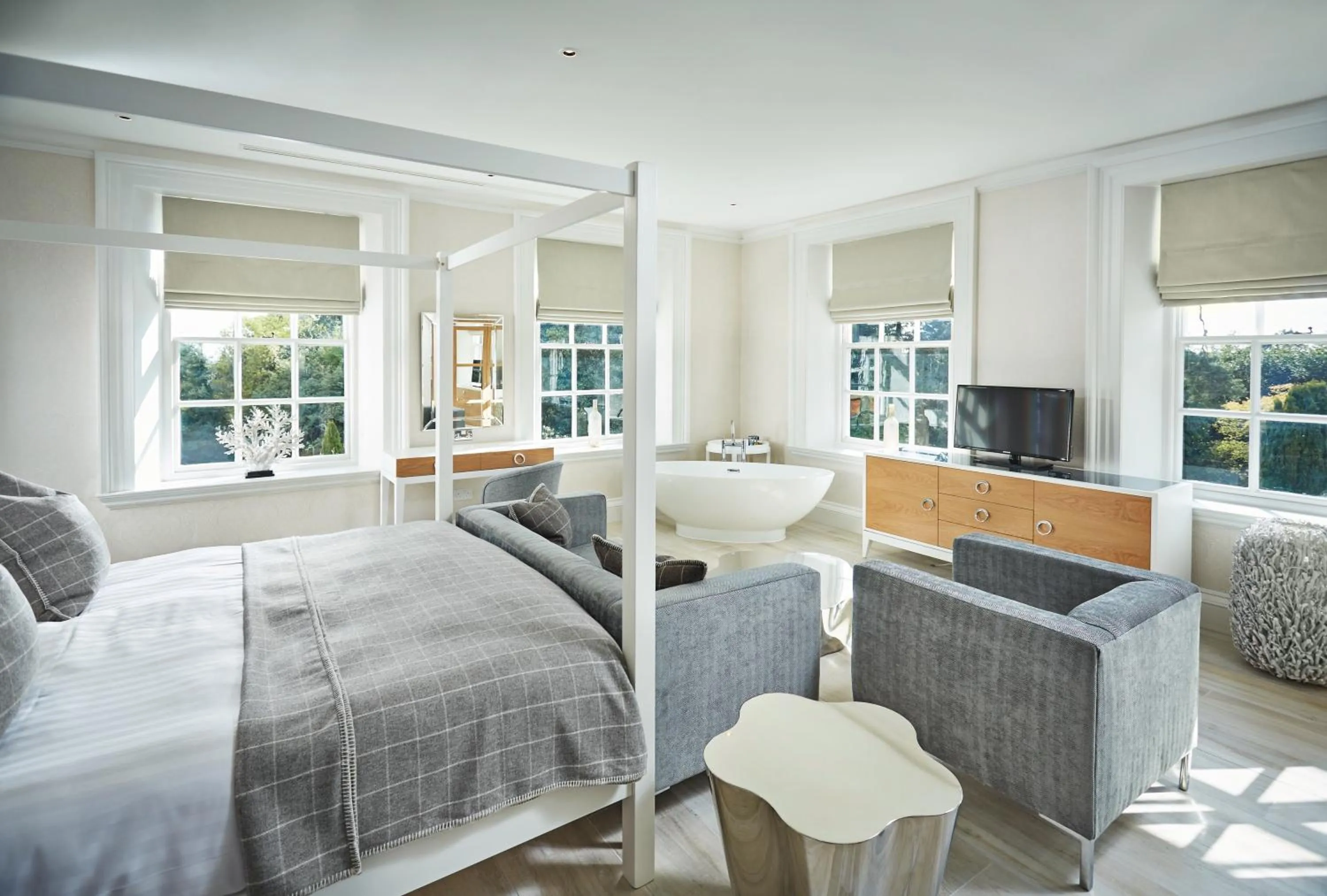 Seating area, Bed in Barnett Hill Hotel