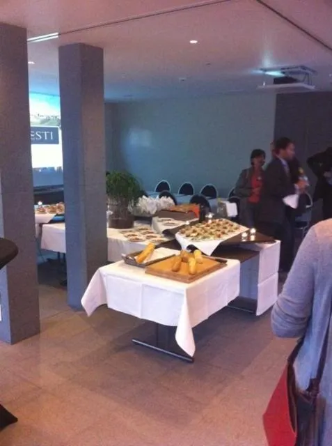 Restaurant/places to eat in Hotel Otus