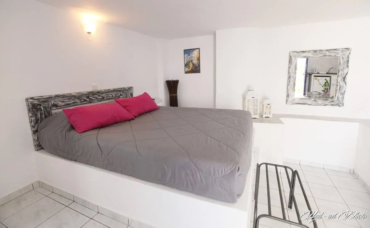 Photo of the whole room, Bed in Villa Happening