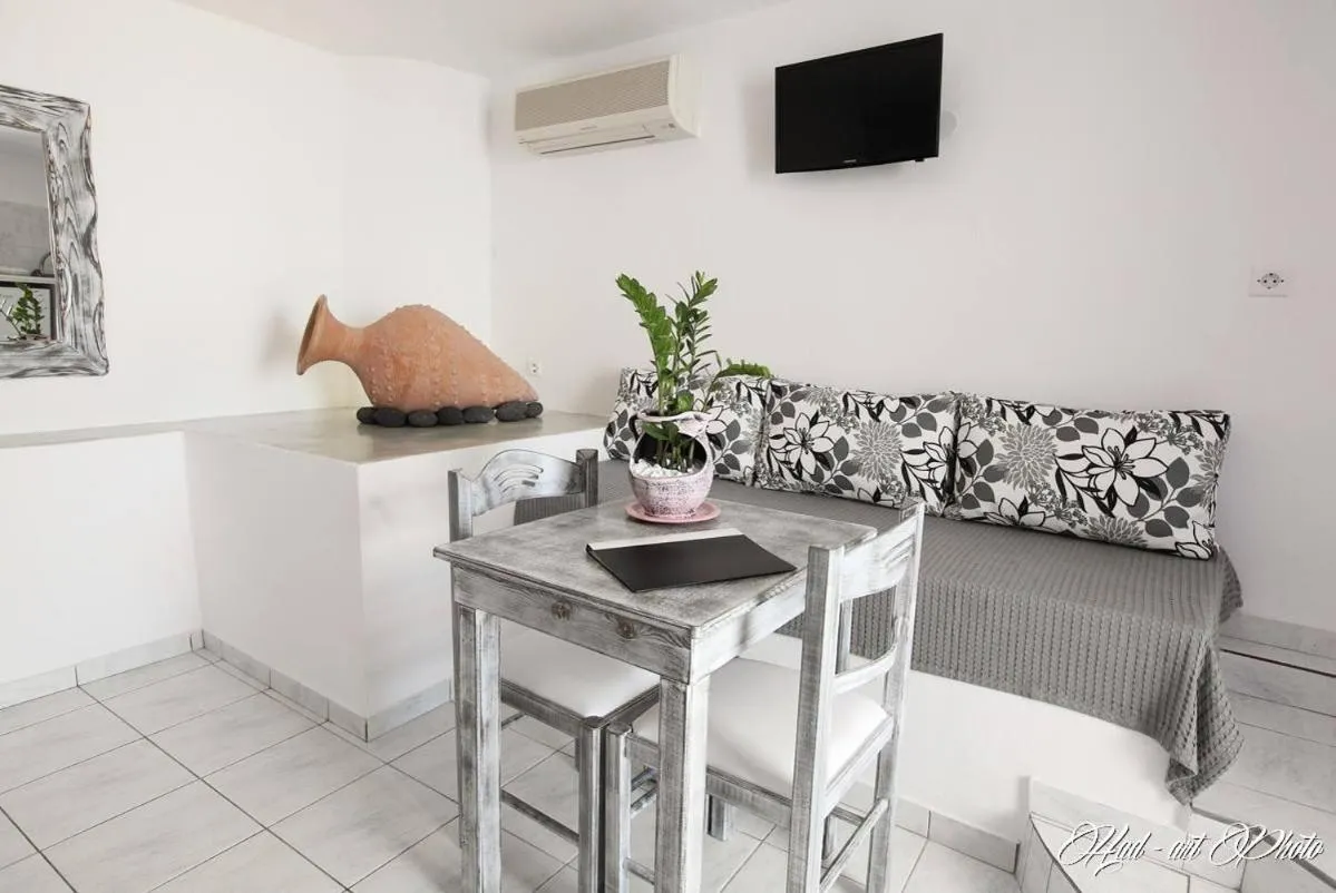 Dining area in Villa Happening