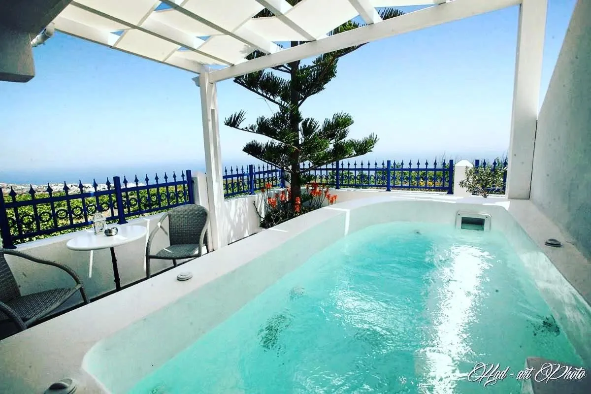 Hot Tub in Villa Happening