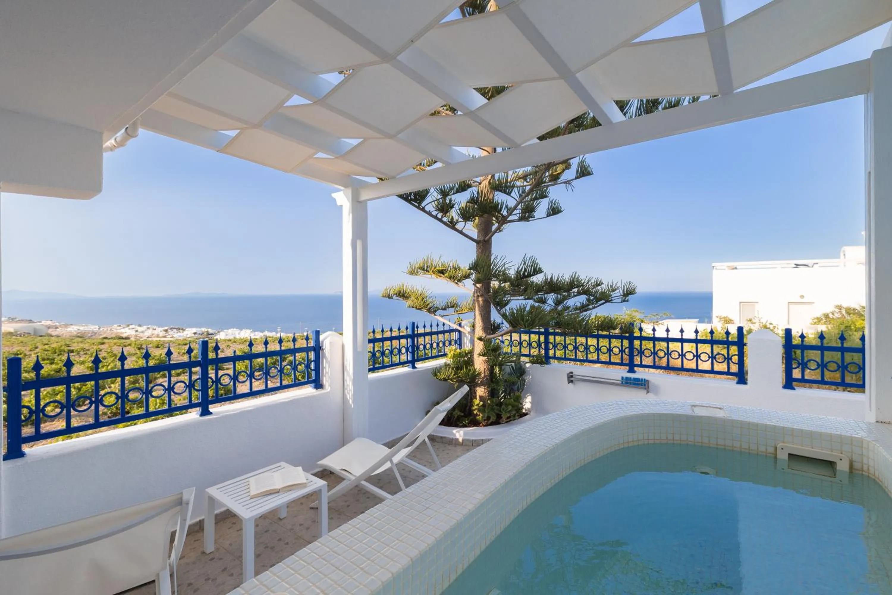 Hot Tub in Villa Happening