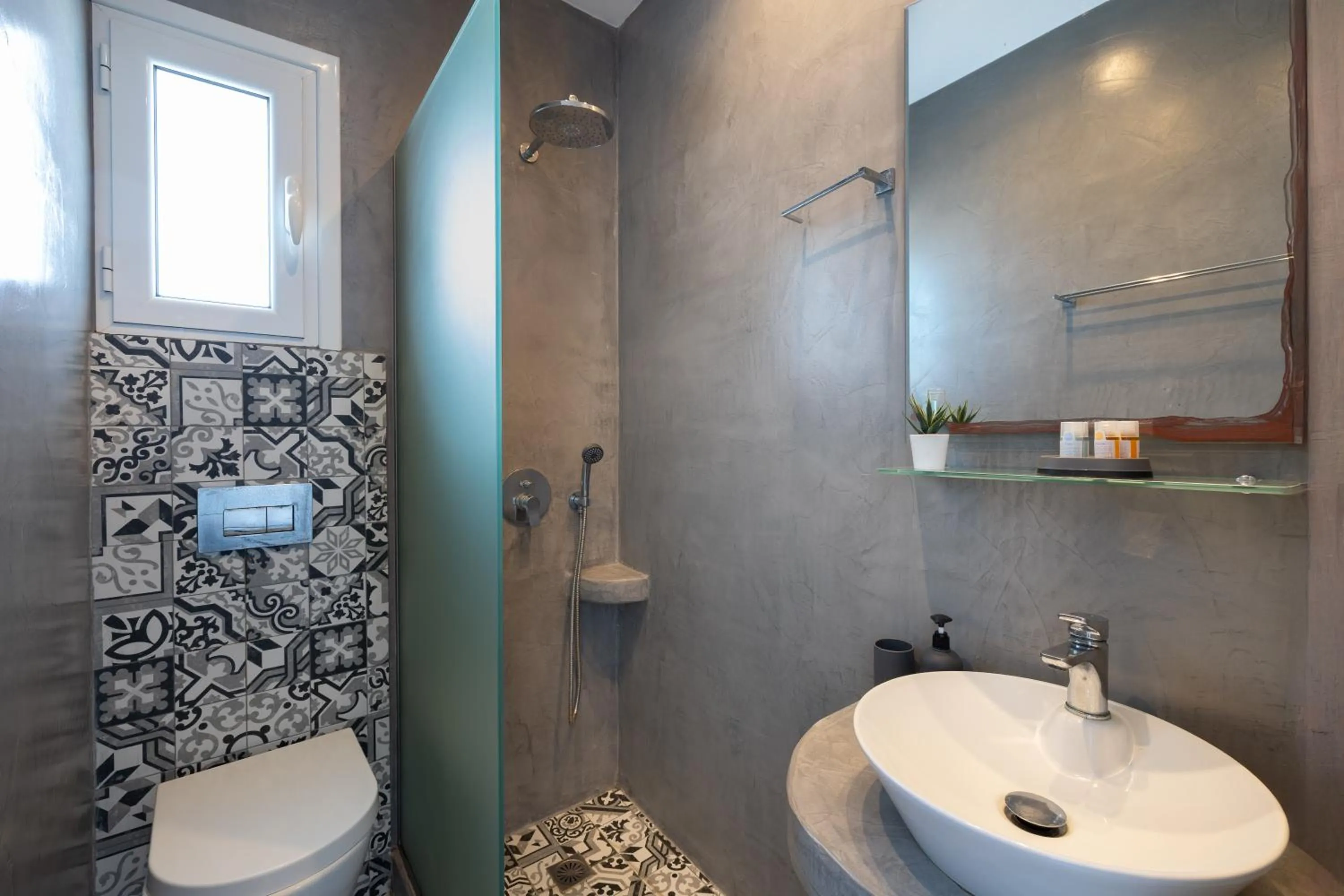 Shower in Villa Happening