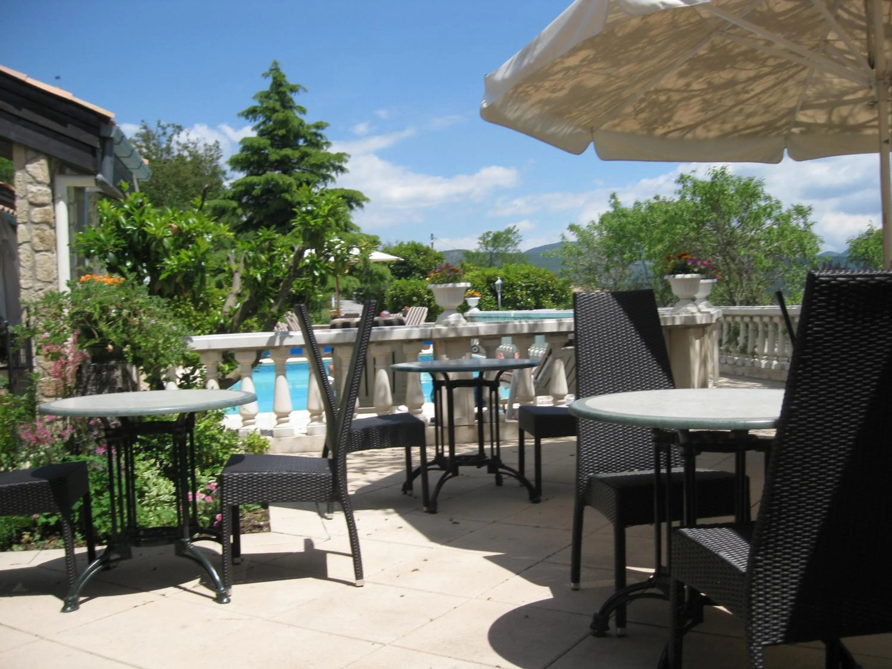 Logis Hôtel Le Vieil Amandier