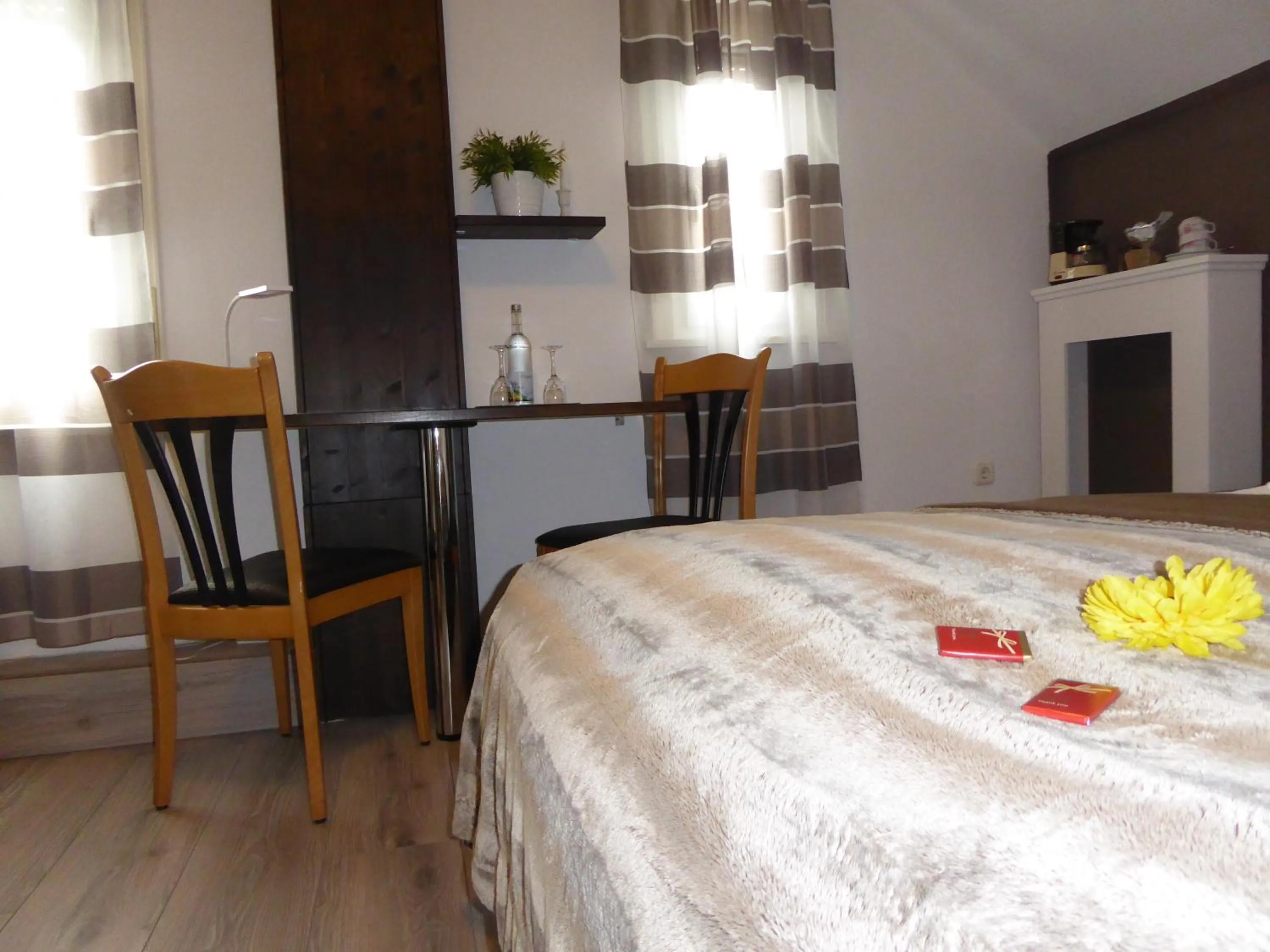 Photo of the whole room, Bed in Hotel Garni-Tell