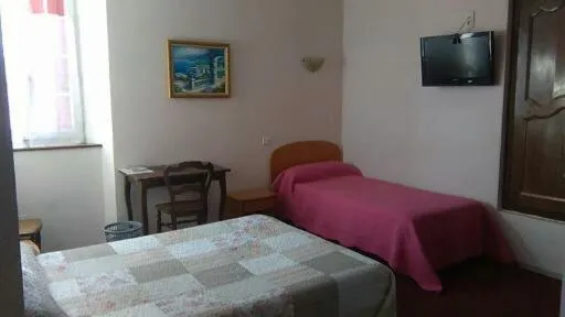 Bedroom, Bed in Logis L'Auberge Basque