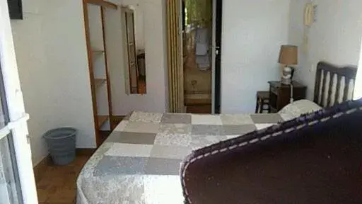 Double Room in Logis L'Auberge Basque Double Room in Logis L'Auberge Basque