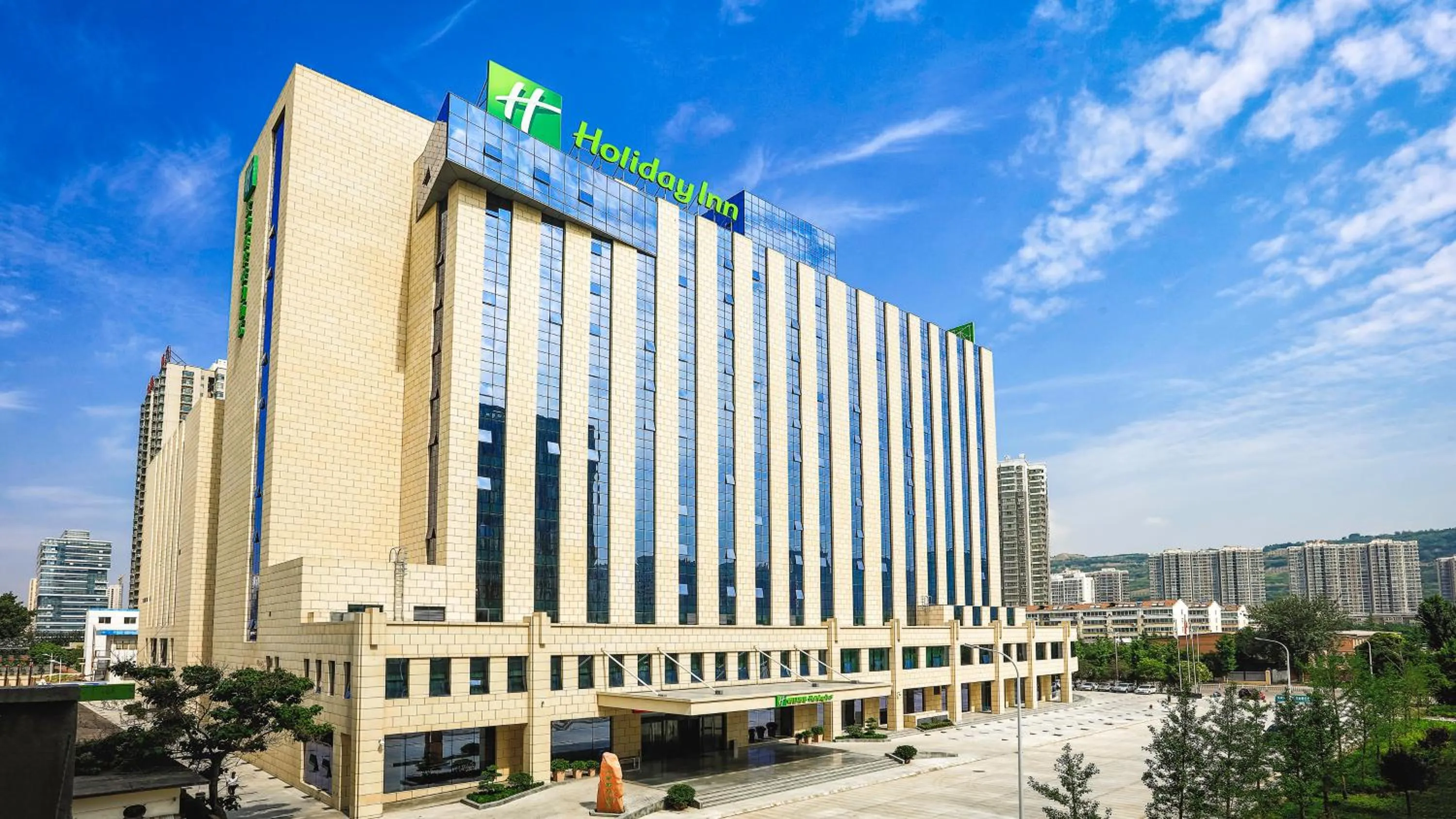 Property building in Holiday Inn Baoji Central by IHG