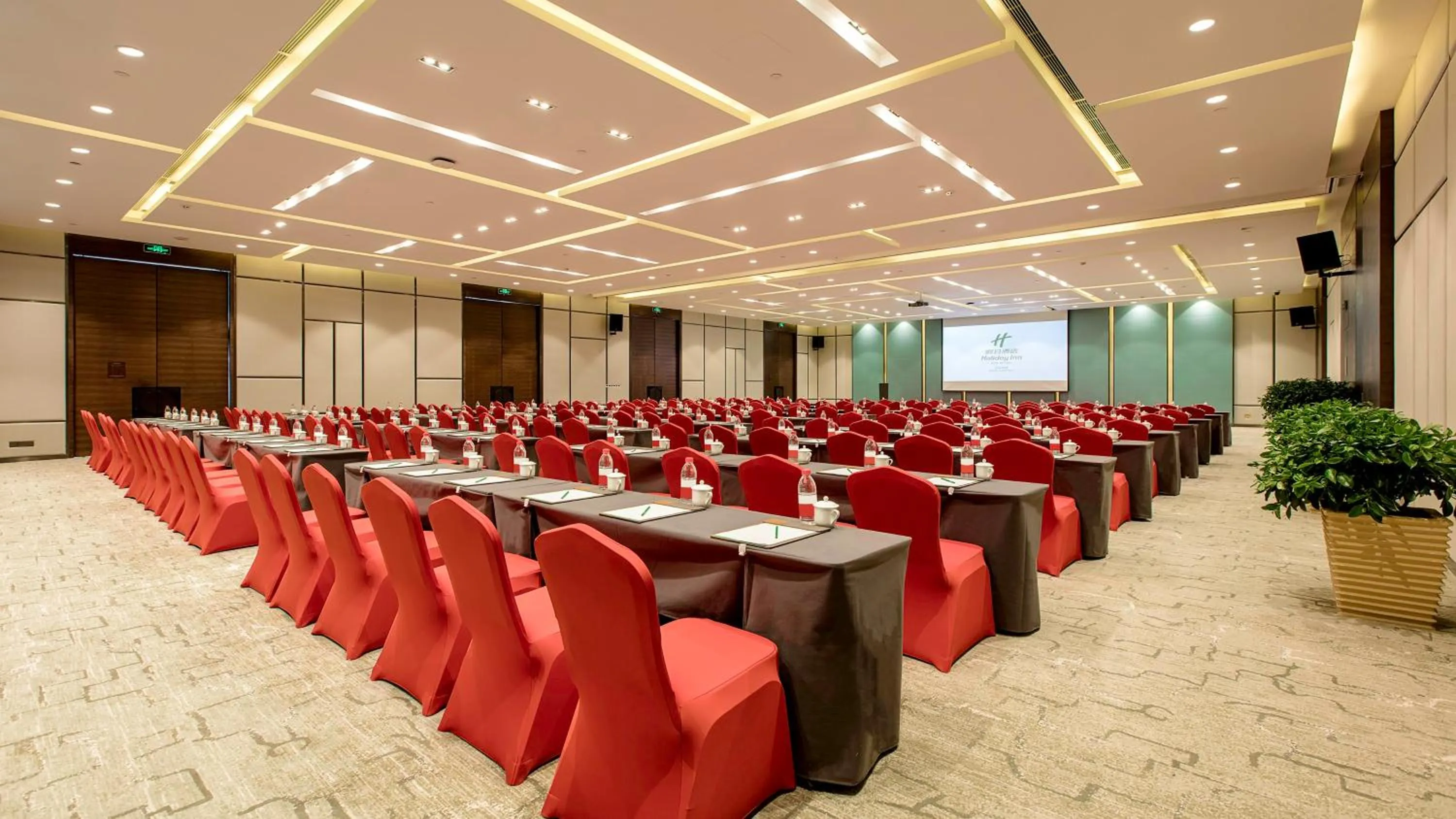 Meeting/conference room in Holiday Inn Baoji Central by IHG