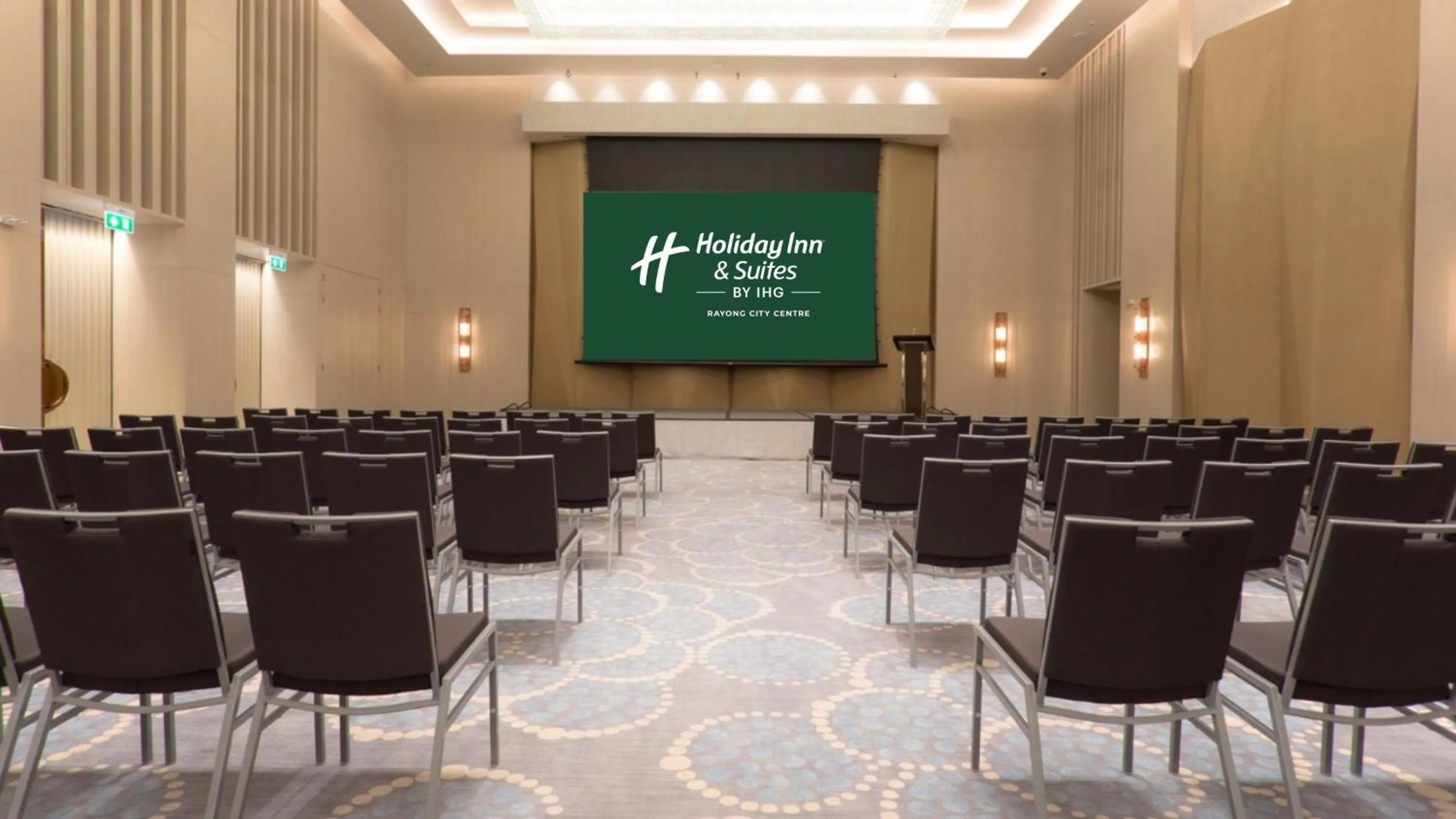 Meeting/conference room in Holiday Inn & Suites Rayong City Centre by IHG