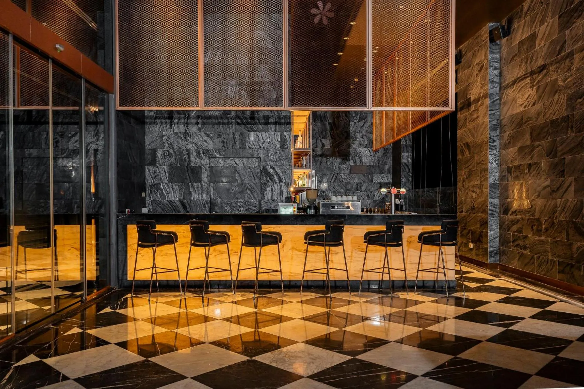 Restaurant/places to eat in Holiday Inn & Suites Rayong City Centre by IHG