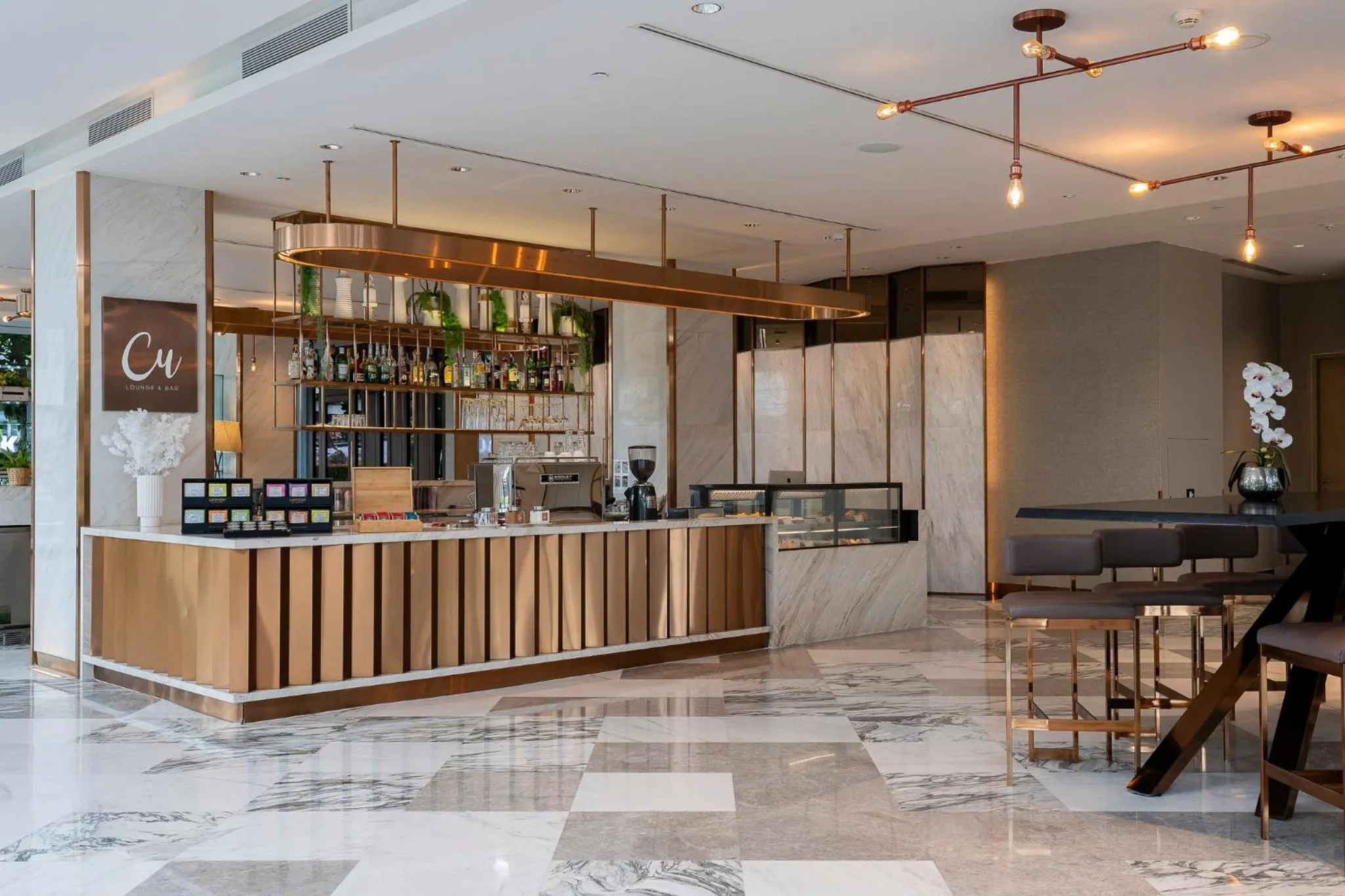 Lounge or bar in Holiday Inn & Suites Rayong City Centre by IHG