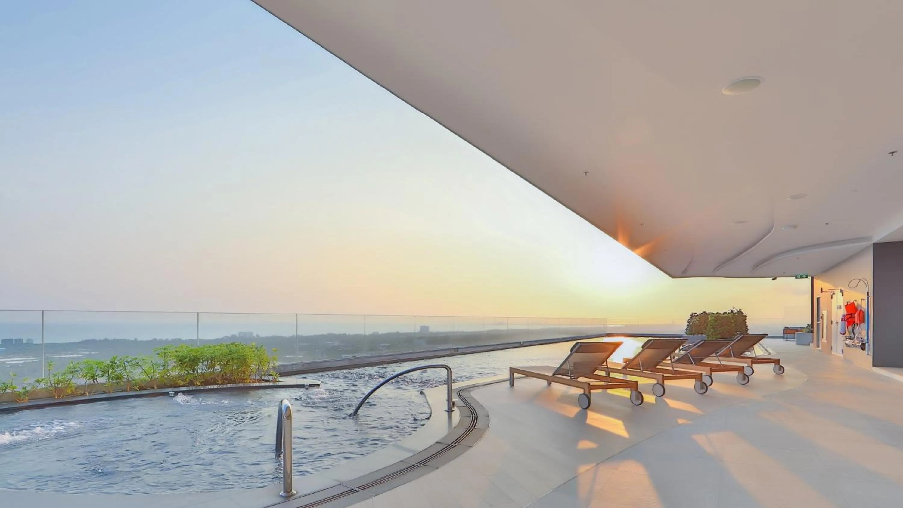 Swimming pool in Holiday Inn & Suites Rayong City Centre by IHG