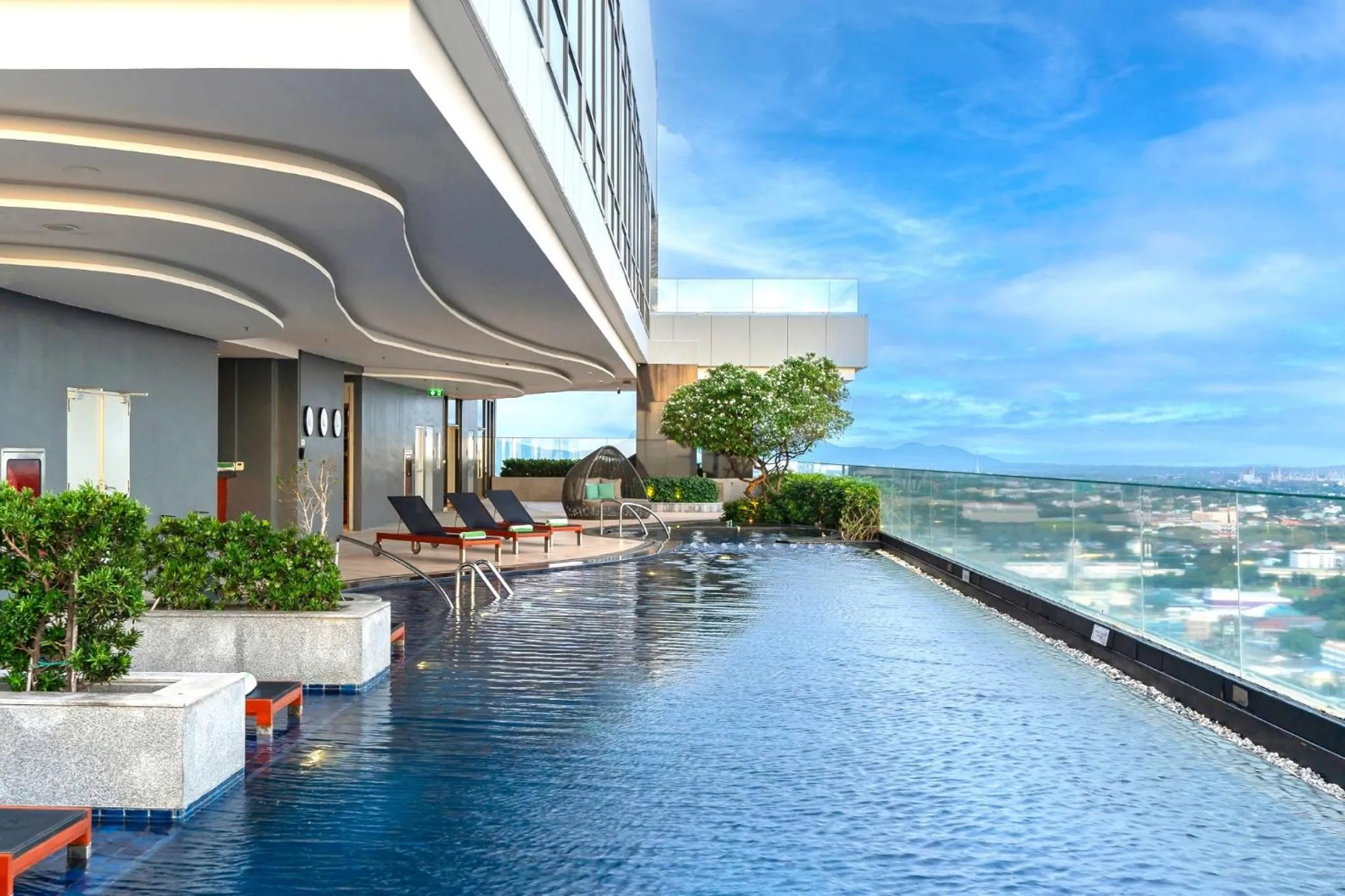 Swimming pool in Holiday Inn & Suites Rayong City Centre by IHG