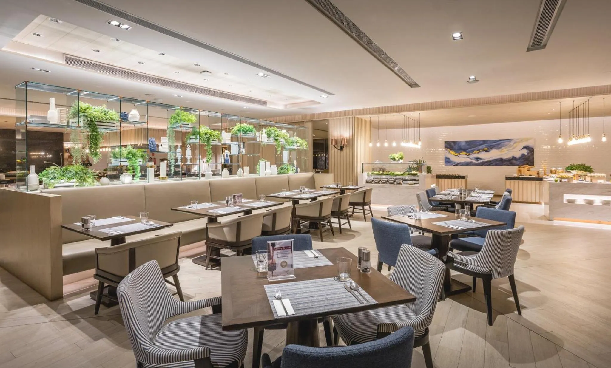 Restaurant/places to eat in Holiday Inn & Suites Rayong City Centre by IHG