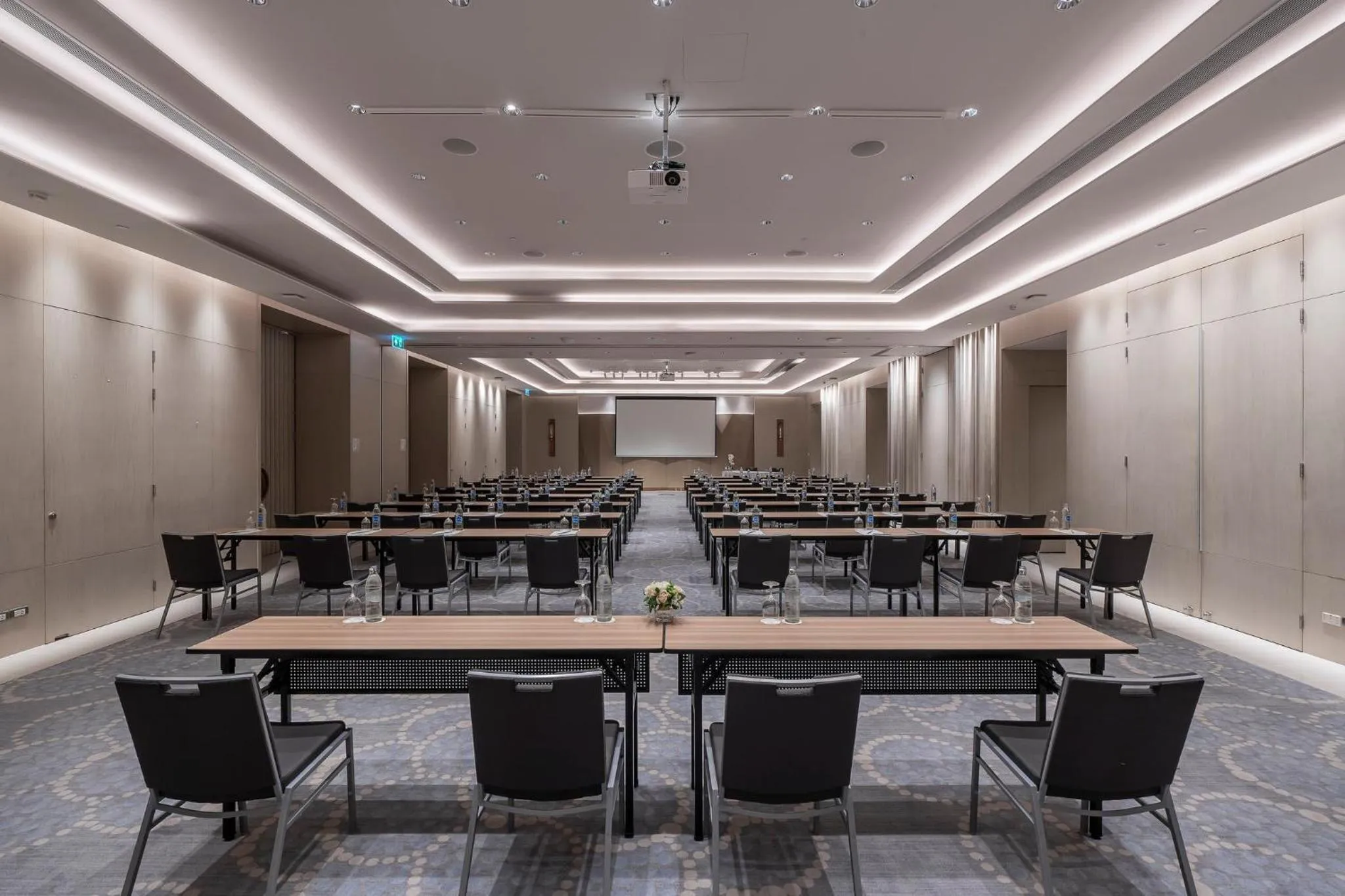 Meeting/conference room in Holiday Inn & Suites Rayong City Centre by IHG
