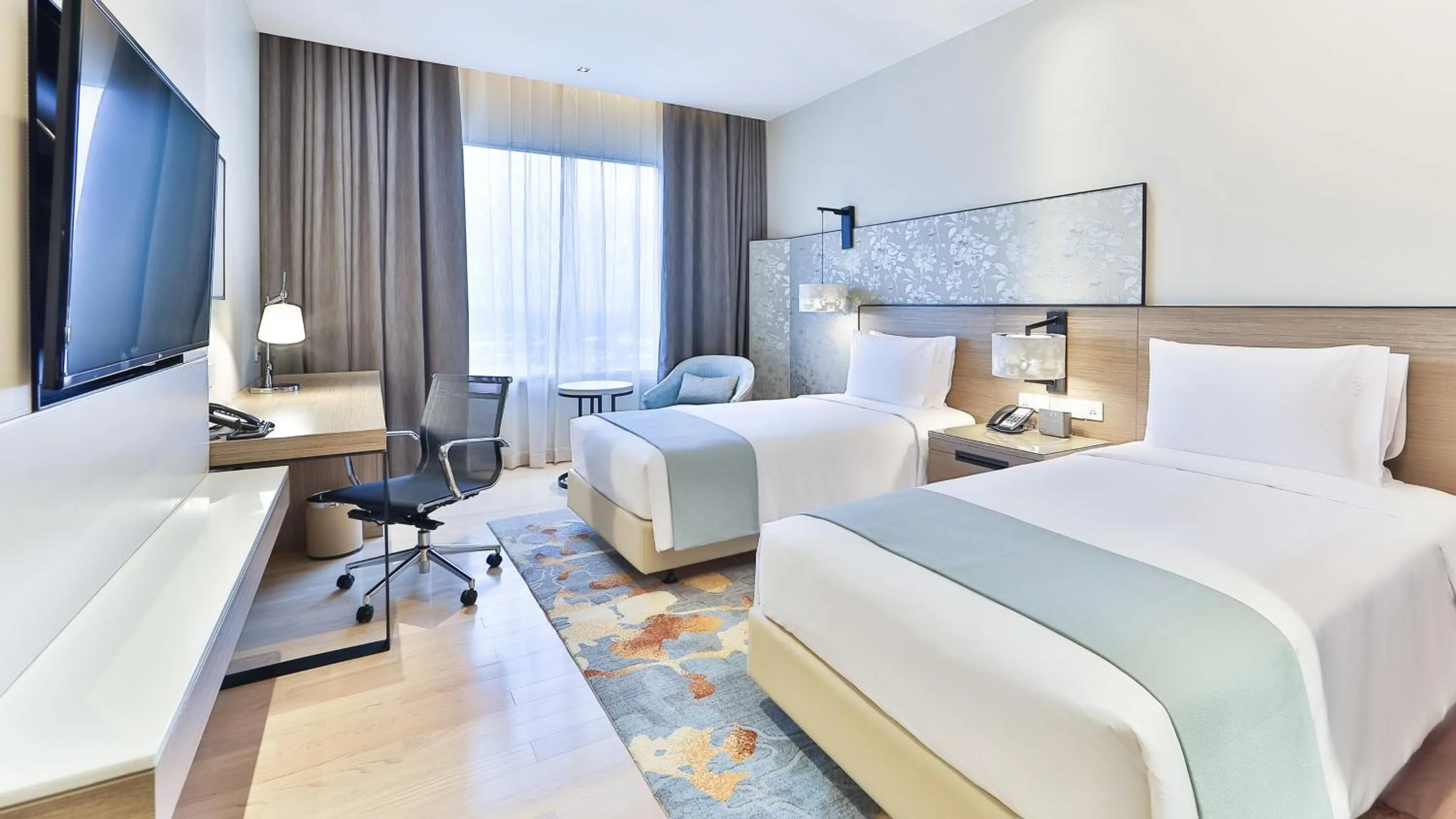 Photo of the whole room, Bed in Holiday Inn & Suites Rayong City Centre by IHG