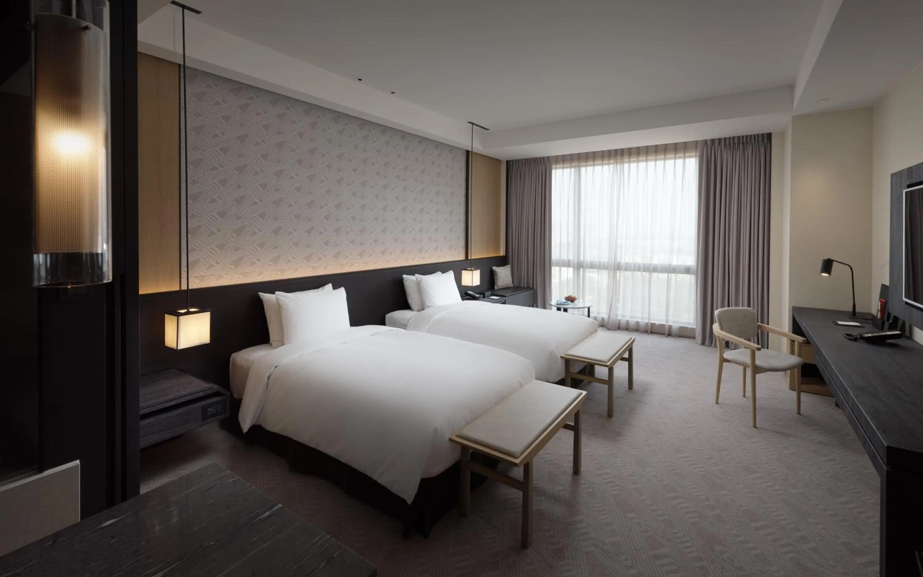 Photo of the whole room, Bed in Crowne Plaza Tainan by IHG