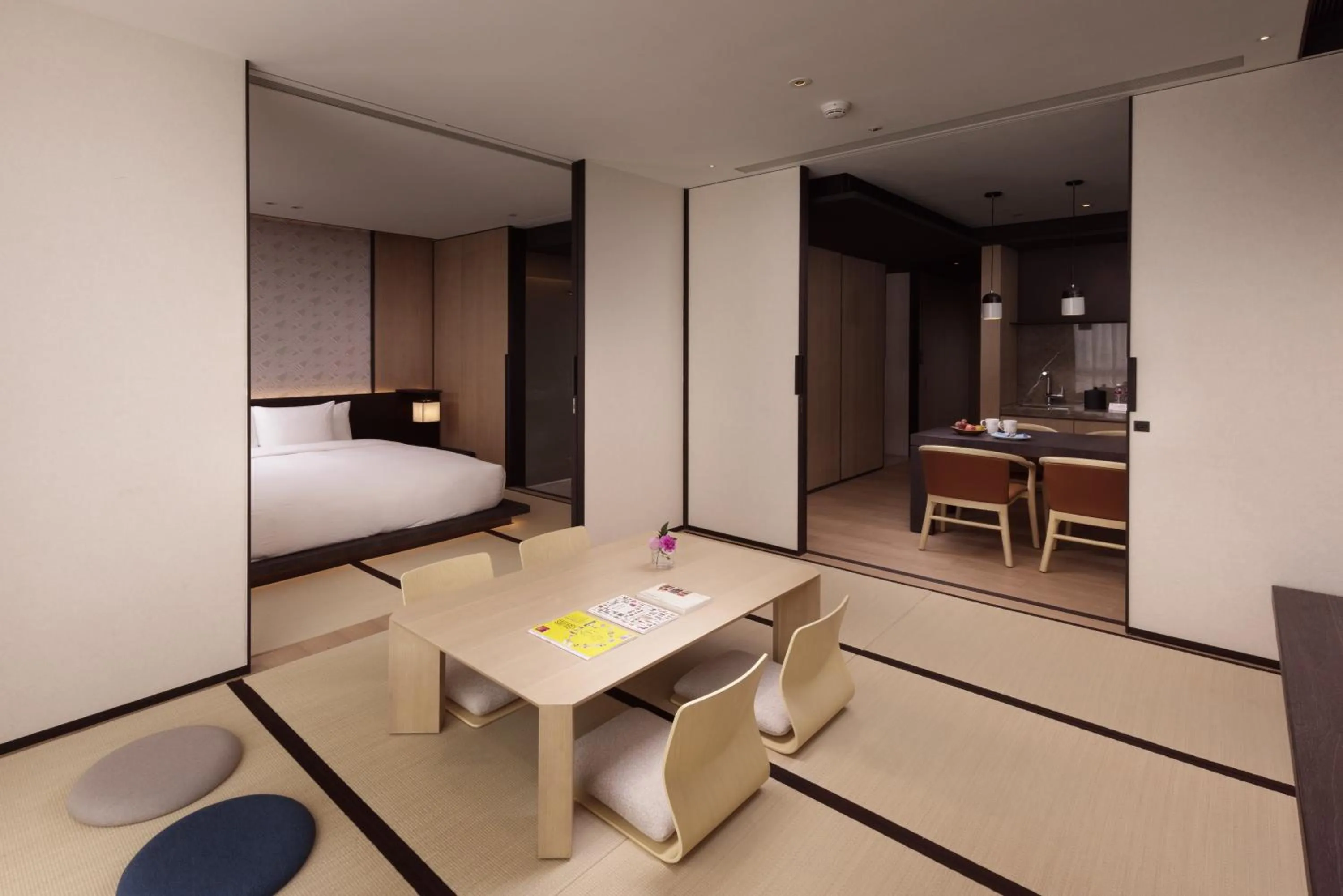 Photo of the whole room, Bed in Crowne Plaza Tainan by IHG