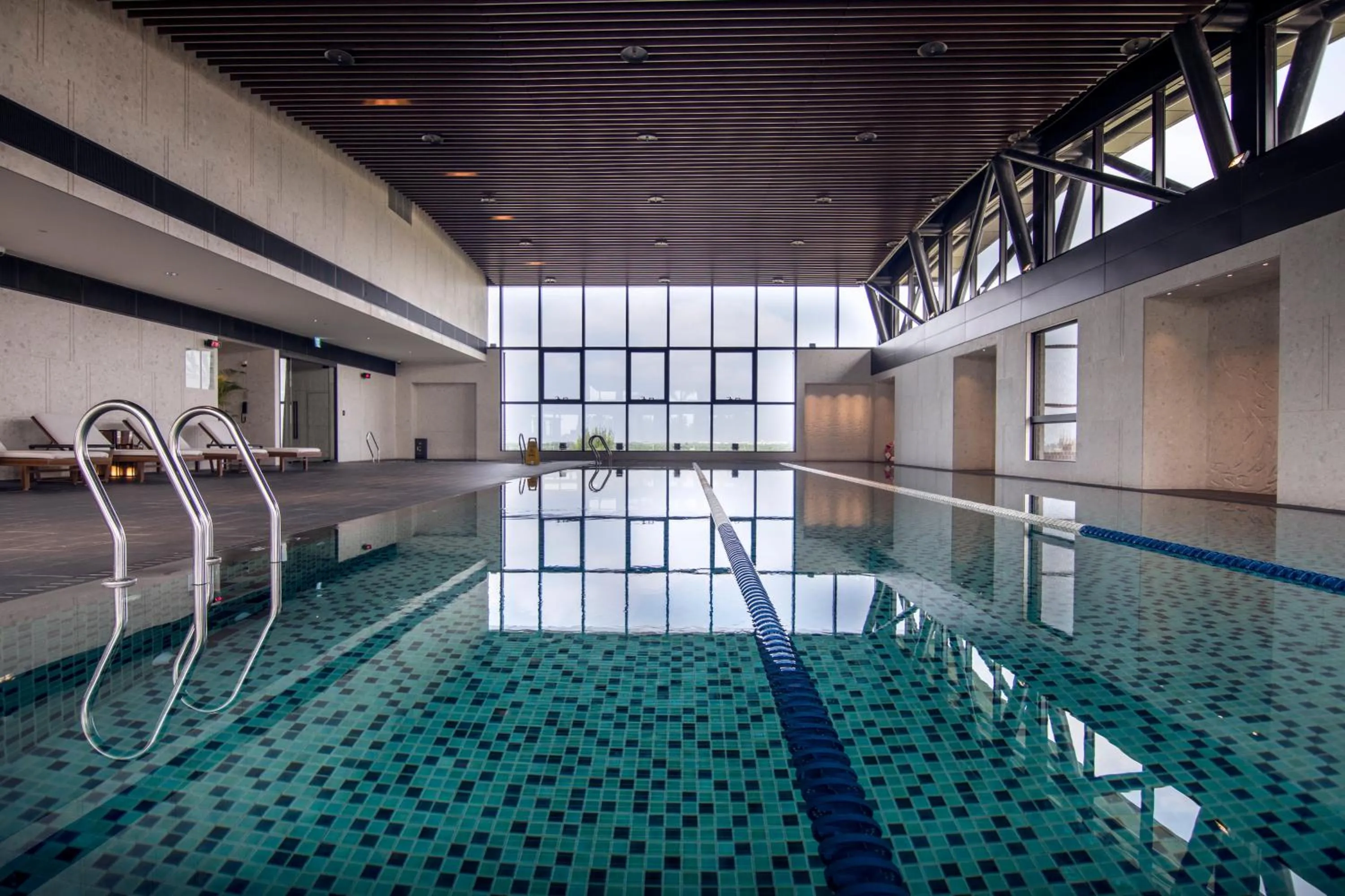 Swimming pool in Crowne Plaza Tainan by IHG