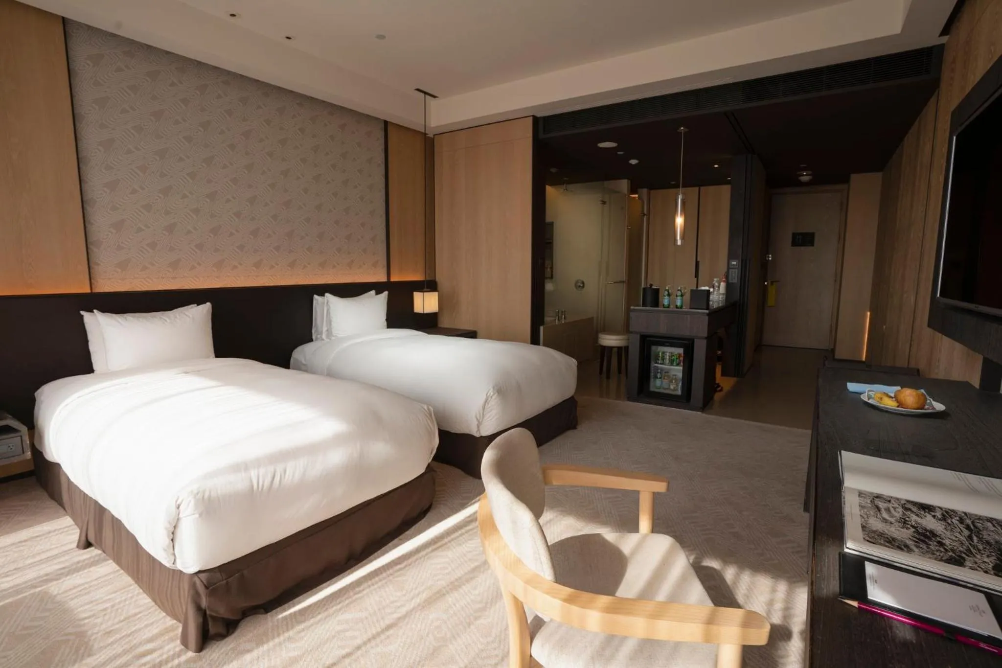 Photo of the whole room, Bed in Crowne Plaza Tainan by IHG