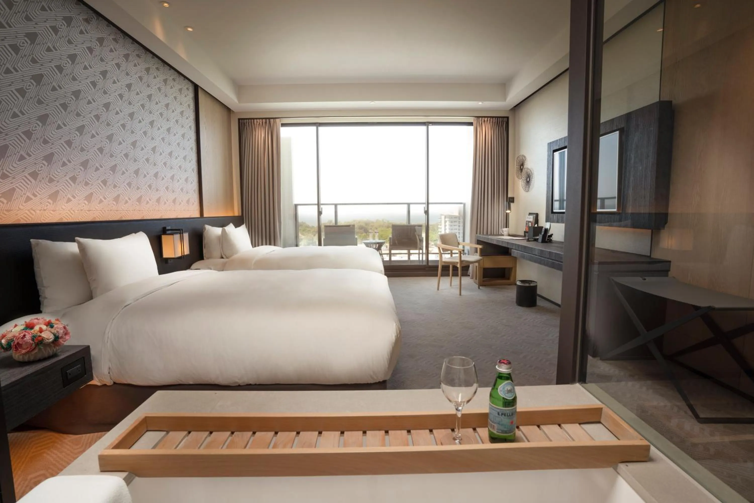 Photo of the whole room, Bed in Crowne Plaza Tainan by IHG