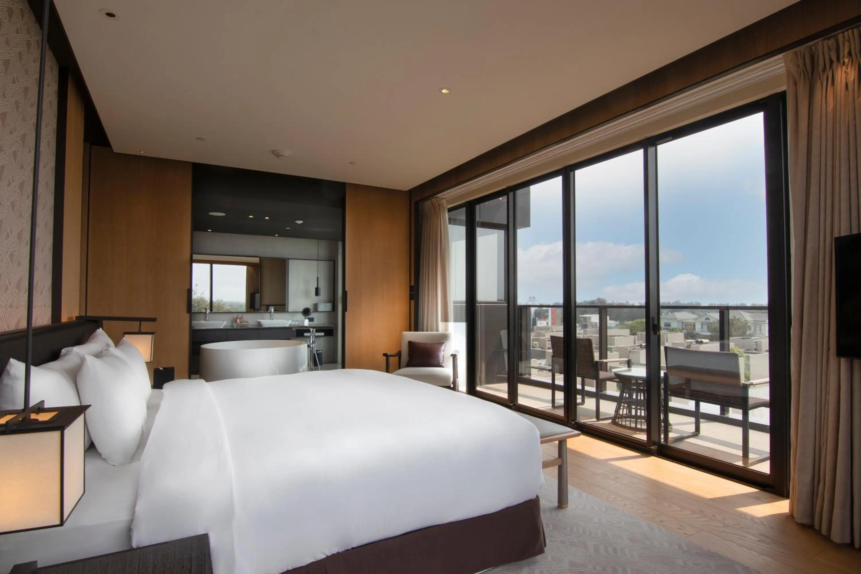 Balcony/Terrace, Bed in Crowne Plaza Tainan by IHG