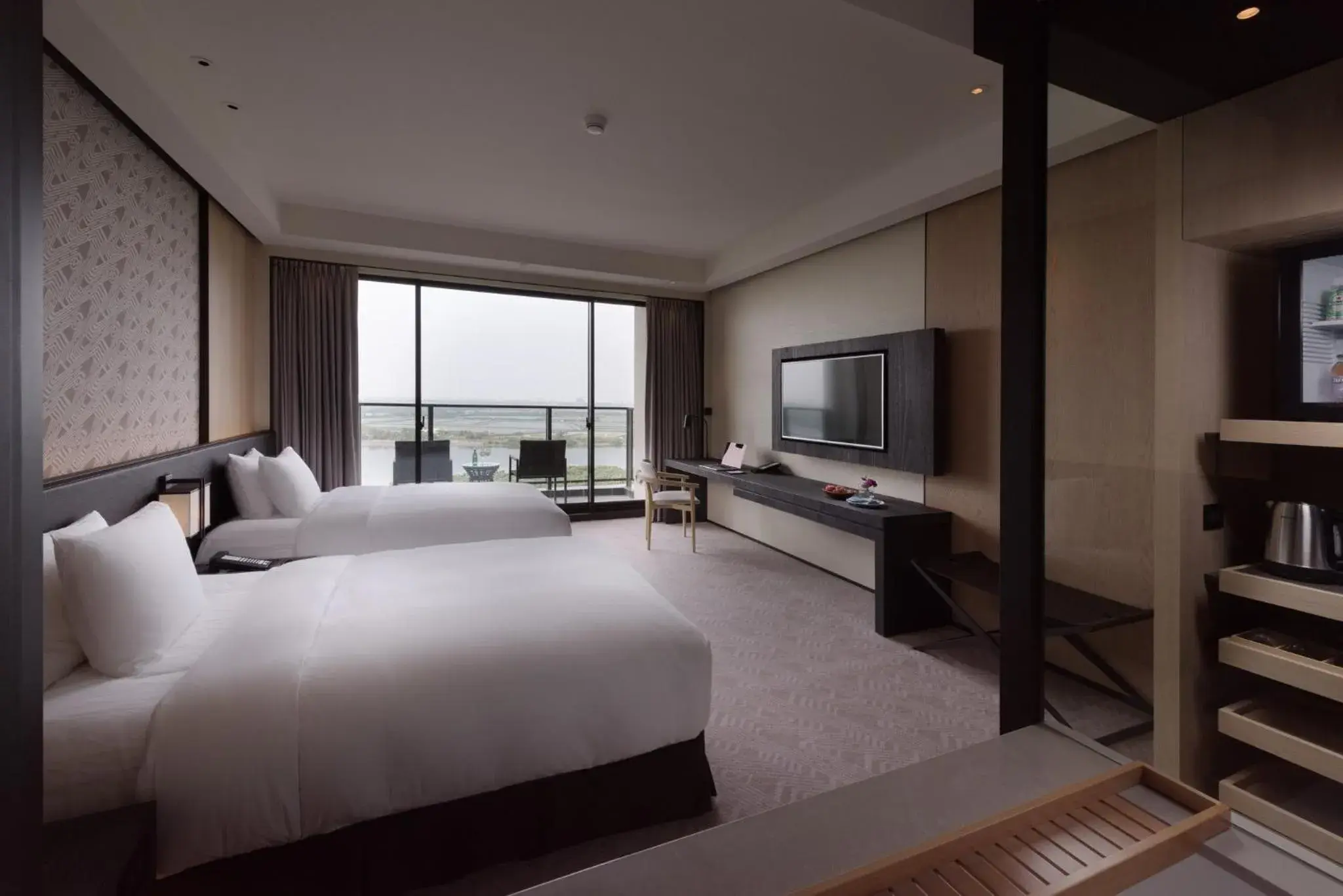 Standard Double Room with Balcony and River View in Crowne Plaza Tainan by IHG Standard Double Room with Balcony and River View in Crowne Plaza Tainan by IHG