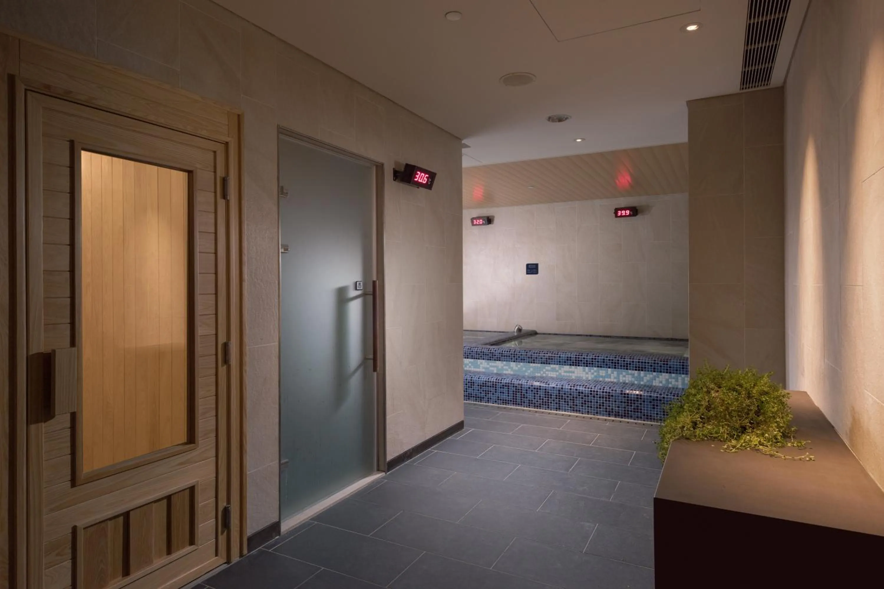 Area and facilities, Bed in Crowne Plaza Tainan by IHG