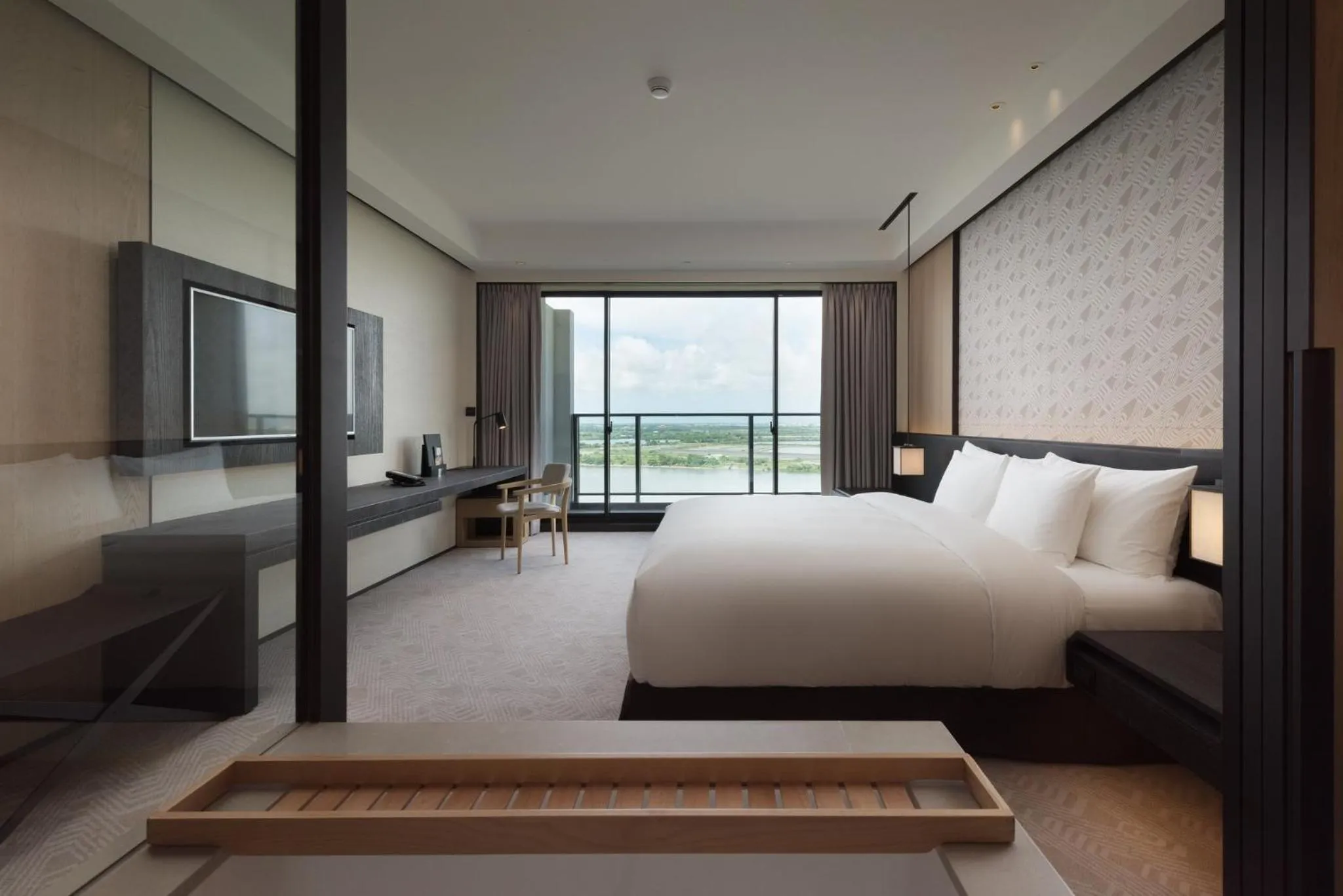 Photo of the whole room, Bed in Crowne Plaza Tainan by IHG