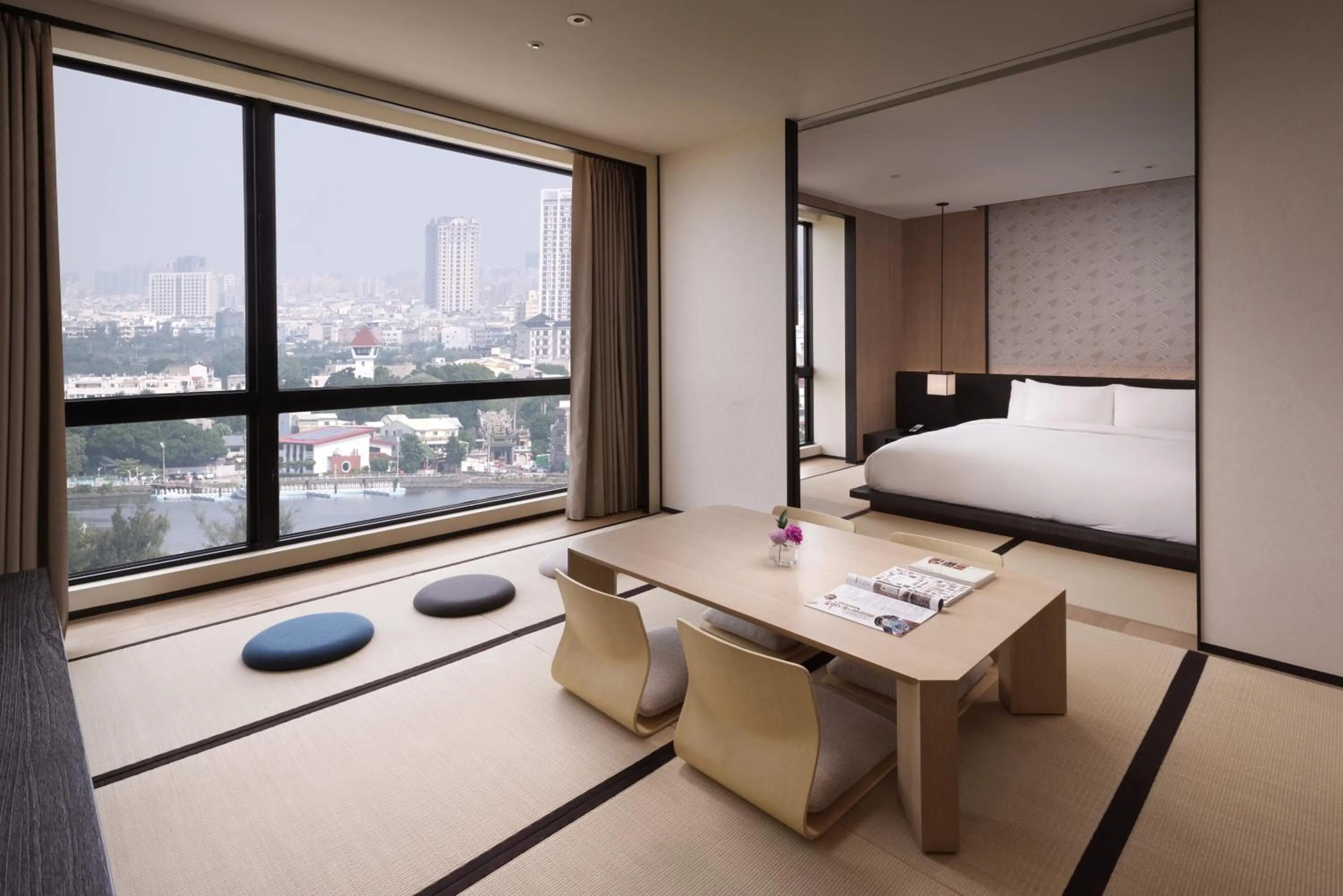 Photo of the whole room, Bed in Crowne Plaza Tainan by IHG