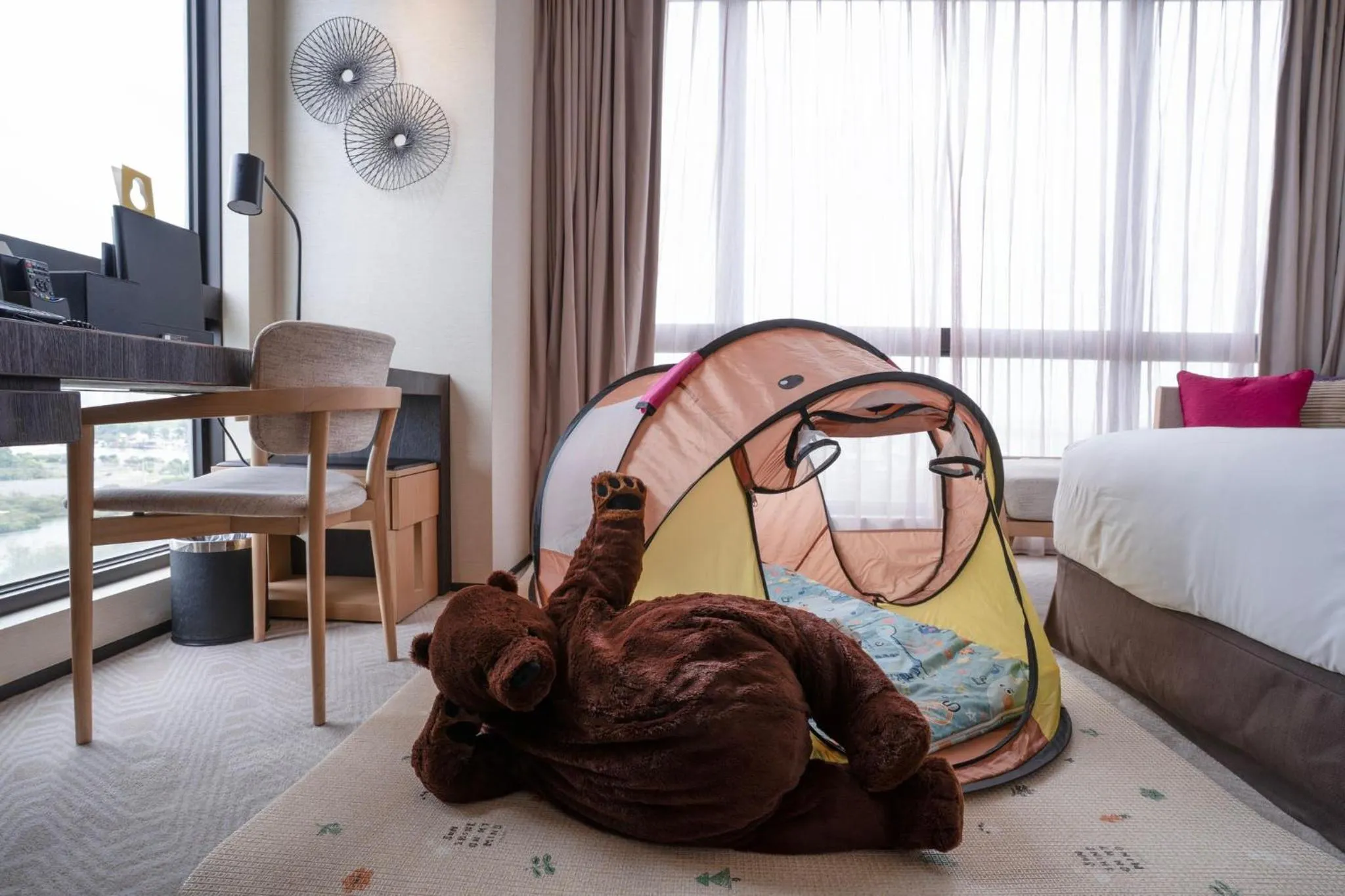 Photo of the whole room, Bed in Crowne Plaza Tainan by IHG