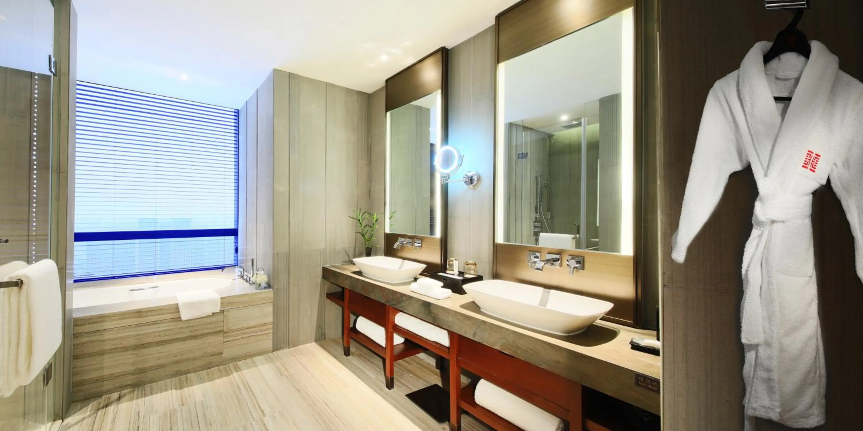 Bathroom in HUALUXE Wuxi Taihu