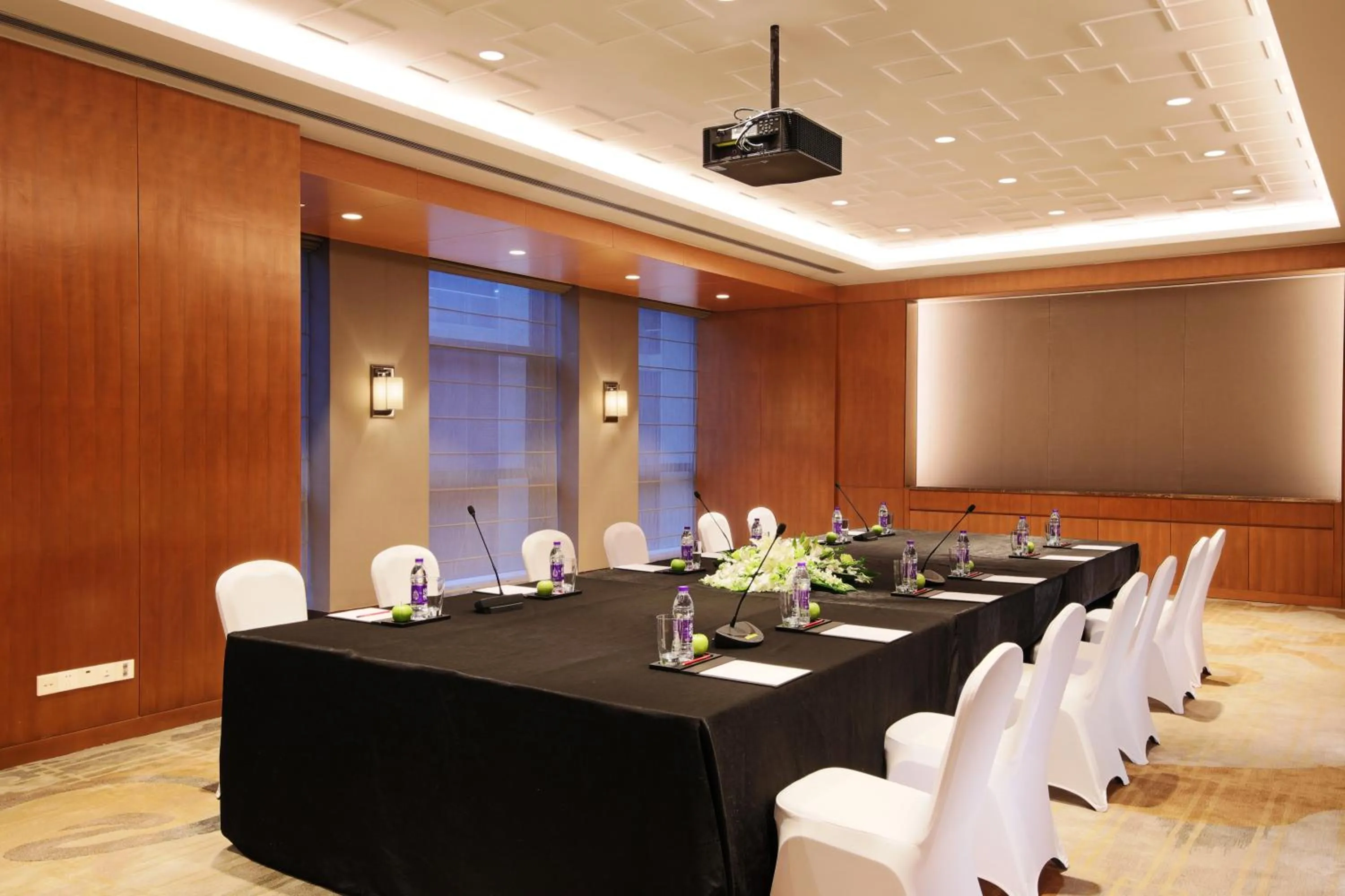 Meeting/conference room in HUALUXE Wuxi Taihu