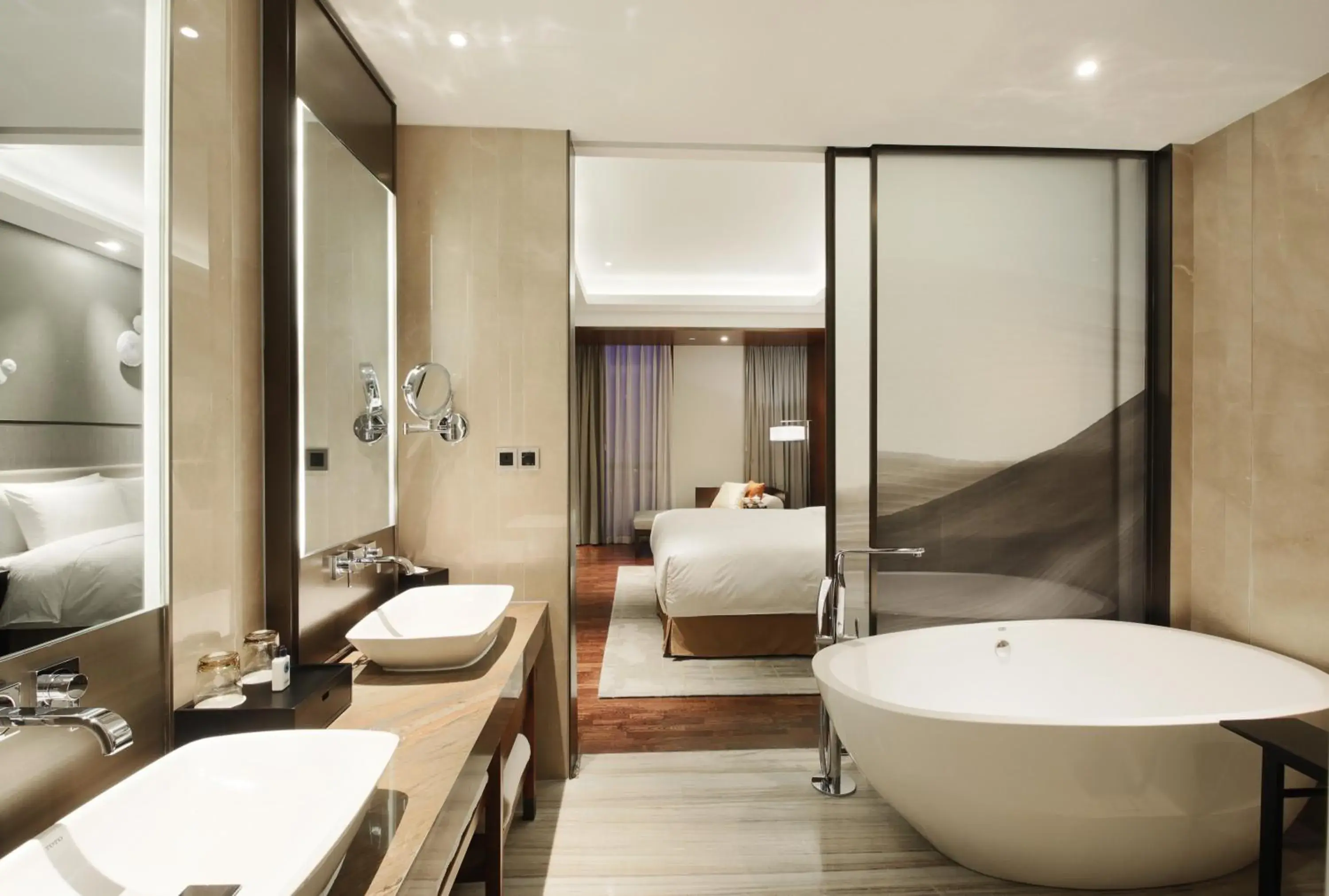 One-Bedroom King Suite with Lounge Access in HUALUXE Wuxi Taihu, an IHG Hotel One-Bedroom King Suite with Lounge Access in HUALUXE Wuxi Taihu, an IHG Hotel