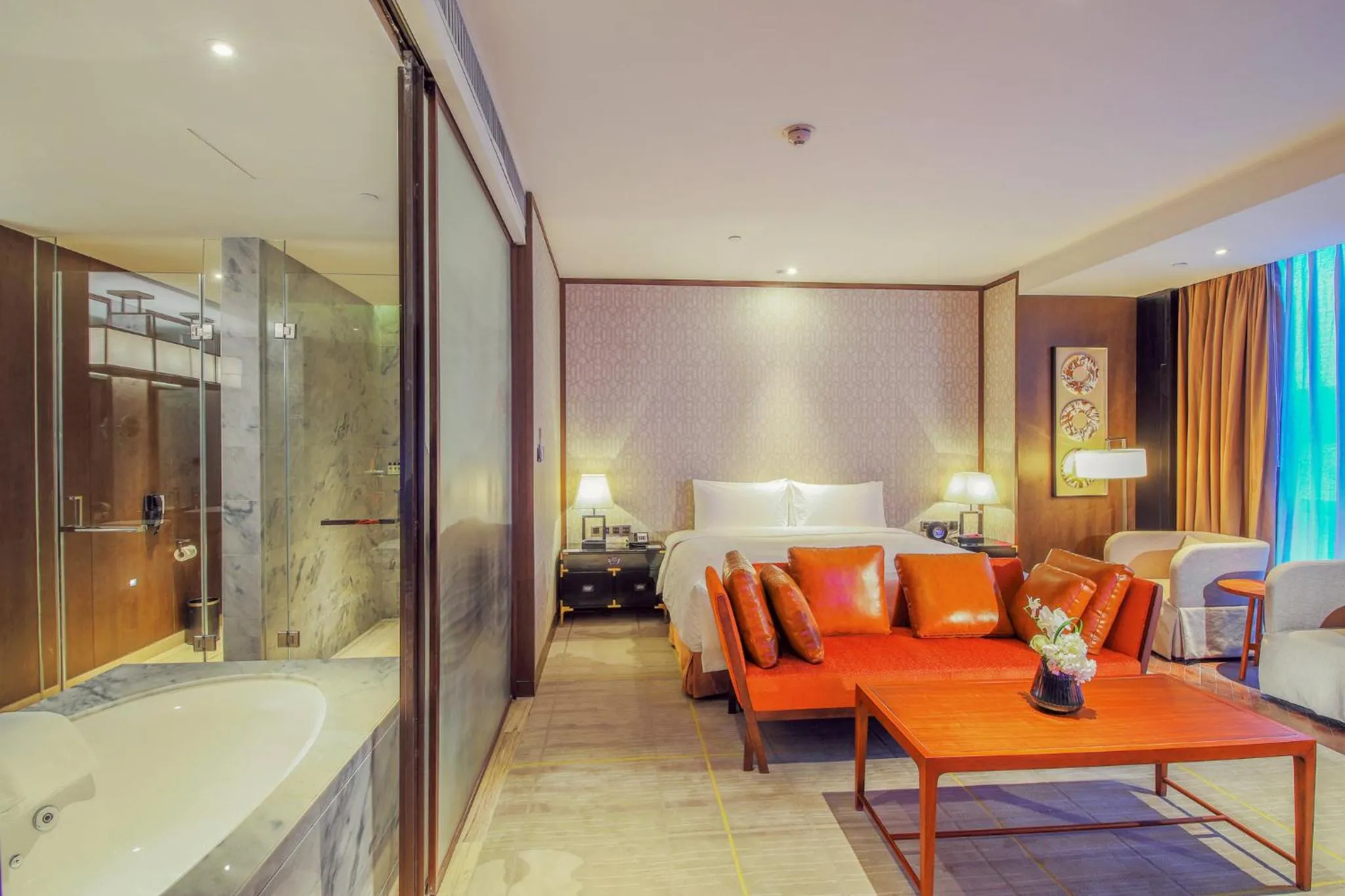 Photo of the whole room, Bed in HUALUXE Wuxi Taihu