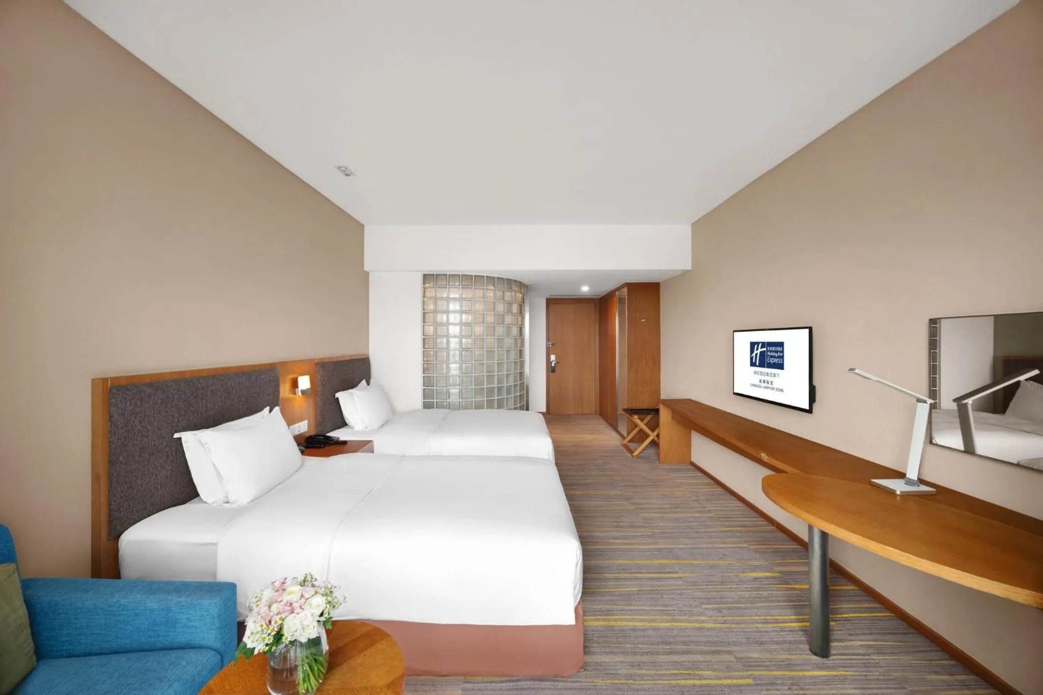 Photo of the whole room, Bed in Holiday Inn Express Chengdu Airport Zone Shuangliu International Airport