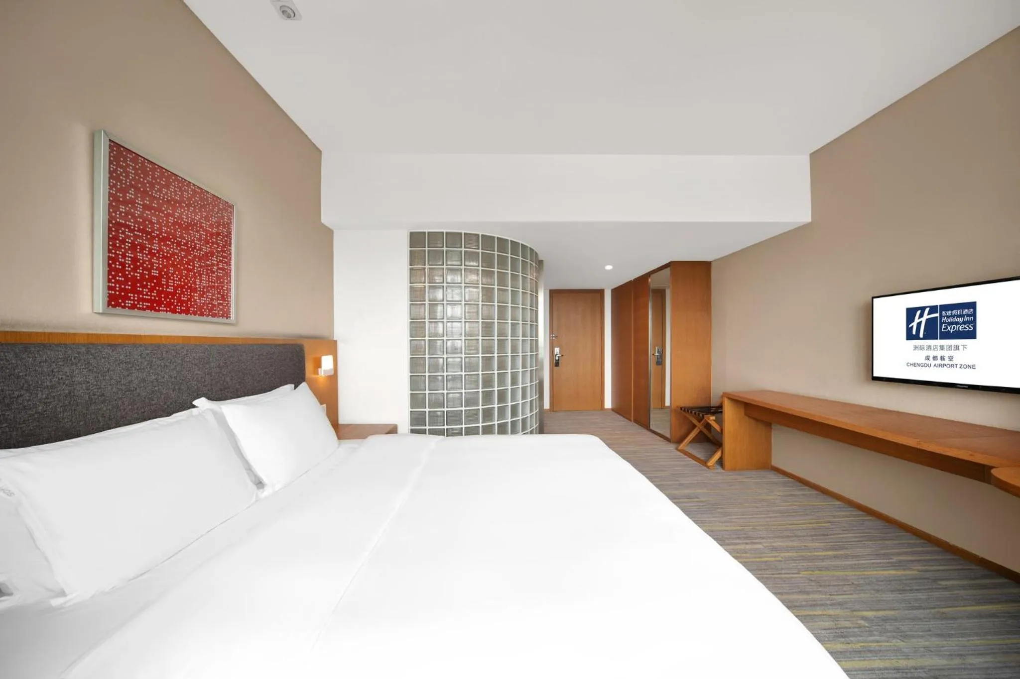 Photo of the whole room, Bed in Holiday Inn Express Chengdu Airport Zone Shuangliu International Airport