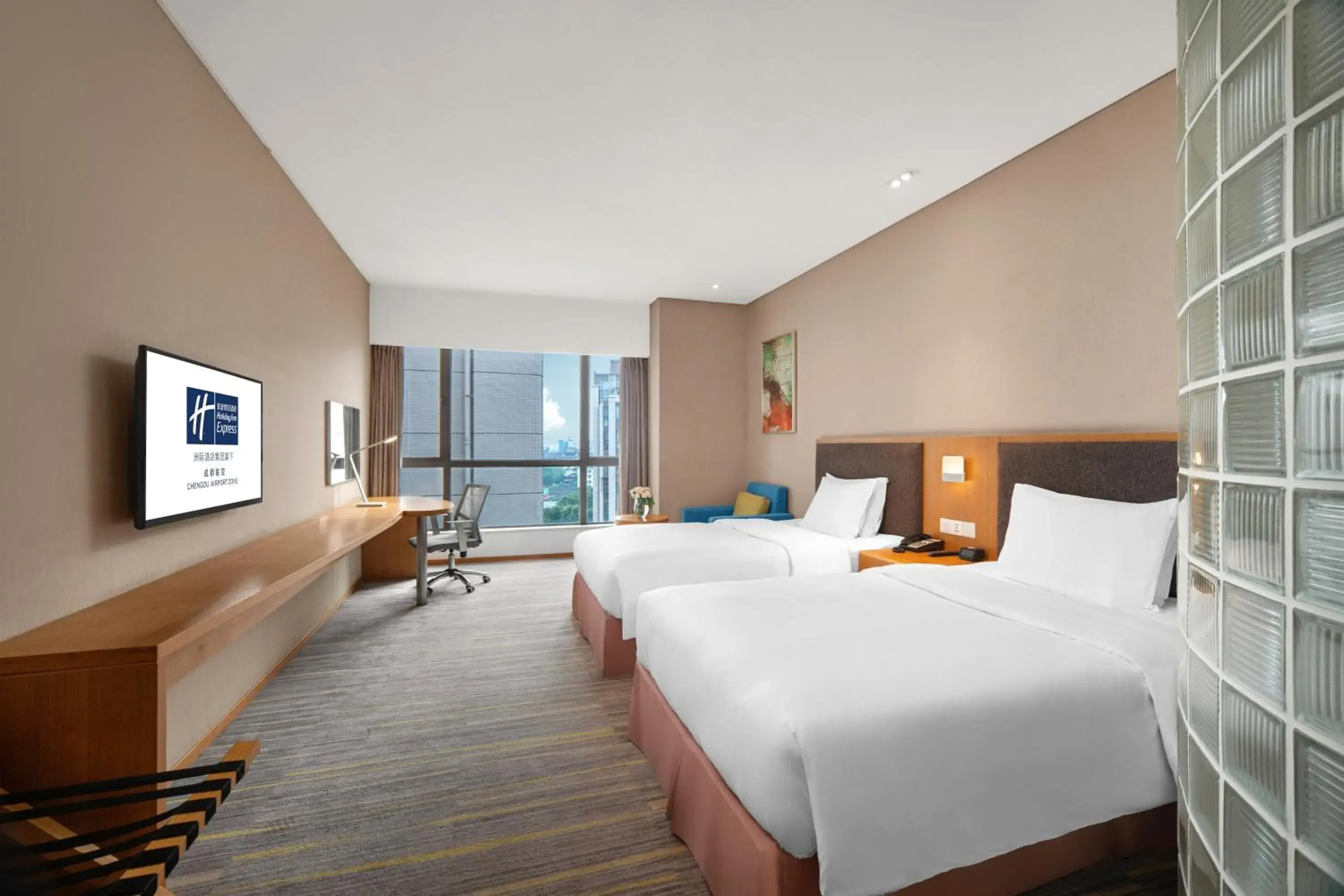 Standard Twin Room in Holiday Inn Express Chengdu Airport Zone(Chengdu Shuangliu International Airport Branch), an IHG Hotel Standard Twin Room in Holiday Inn Express Chengdu Airport Zone(Chengdu Shuangliu International Airport Branch), an IHG Hotel