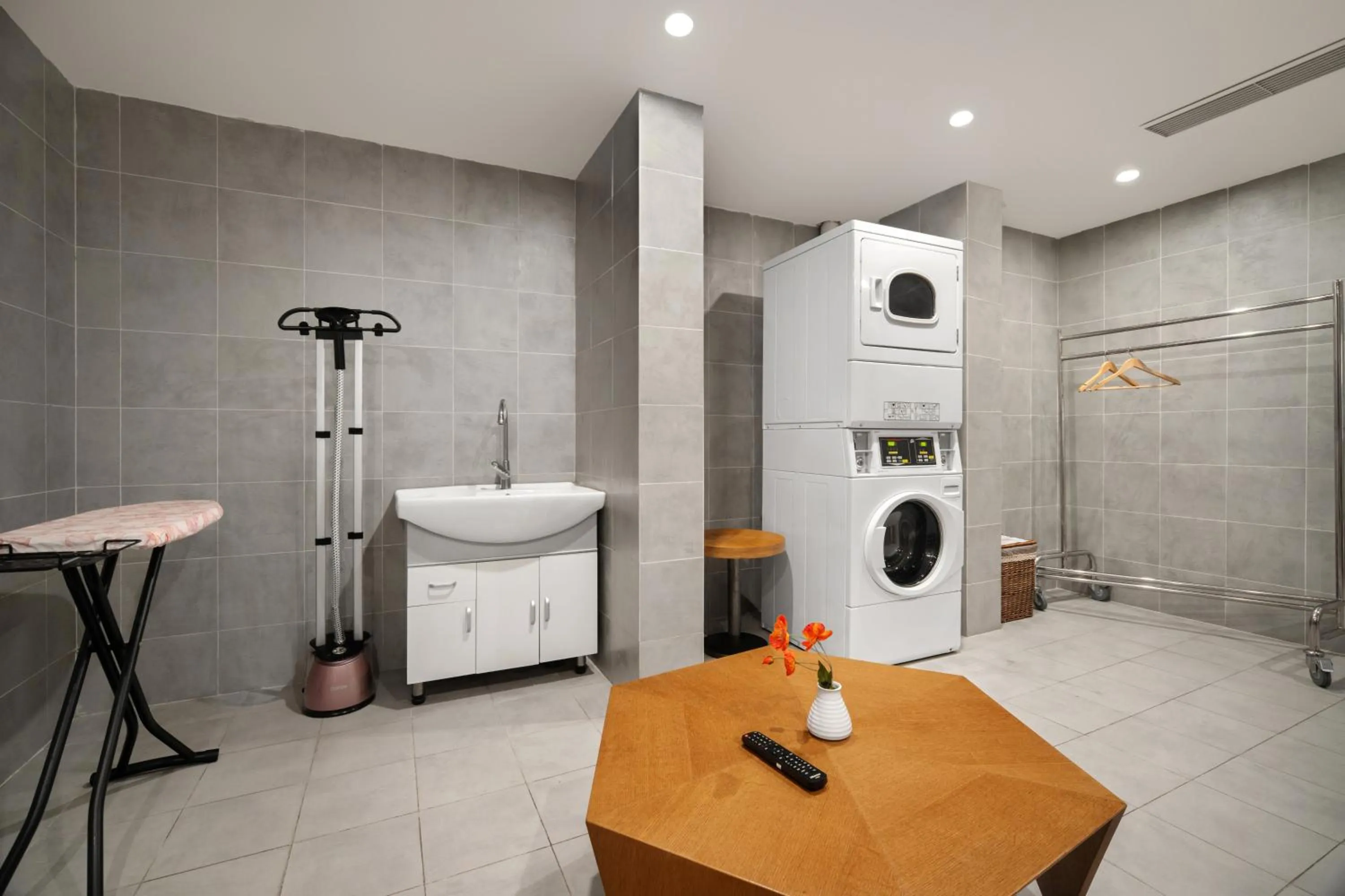 washing machine in Holiday Inn Express Chengdu Airport Zone Shuangliu International Airport