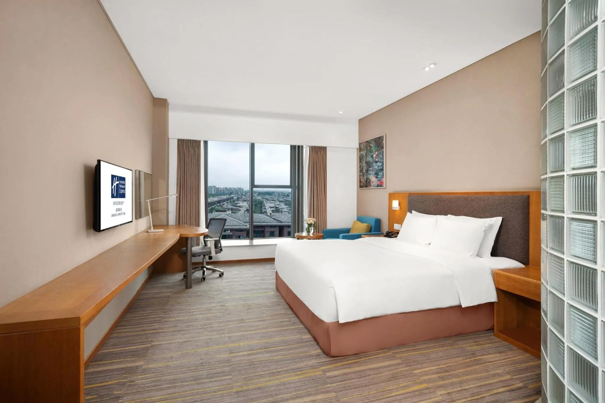 Photo of the whole room, Bed in Holiday Inn Express Chengdu Airport Zone Shuangliu International Airport