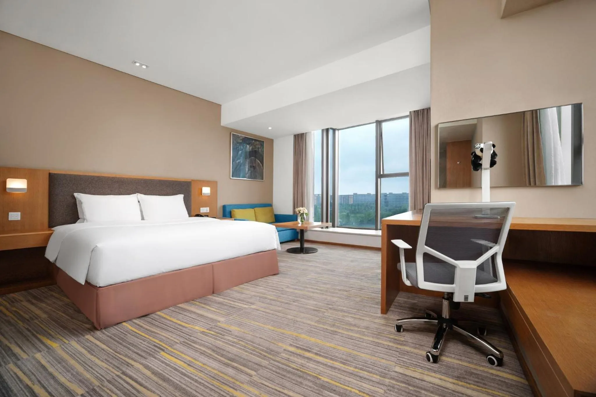 Photo of the whole room, Bed in Holiday Inn Express Chengdu Airport Zone Shuangliu International Airport