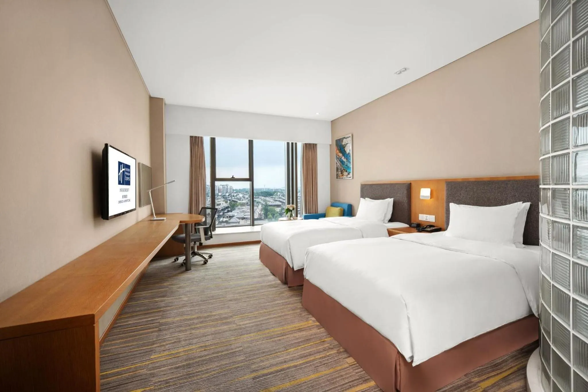 Photo of the whole room, Bed in Holiday Inn Express Chengdu Airport Zone Shuangliu International Airport