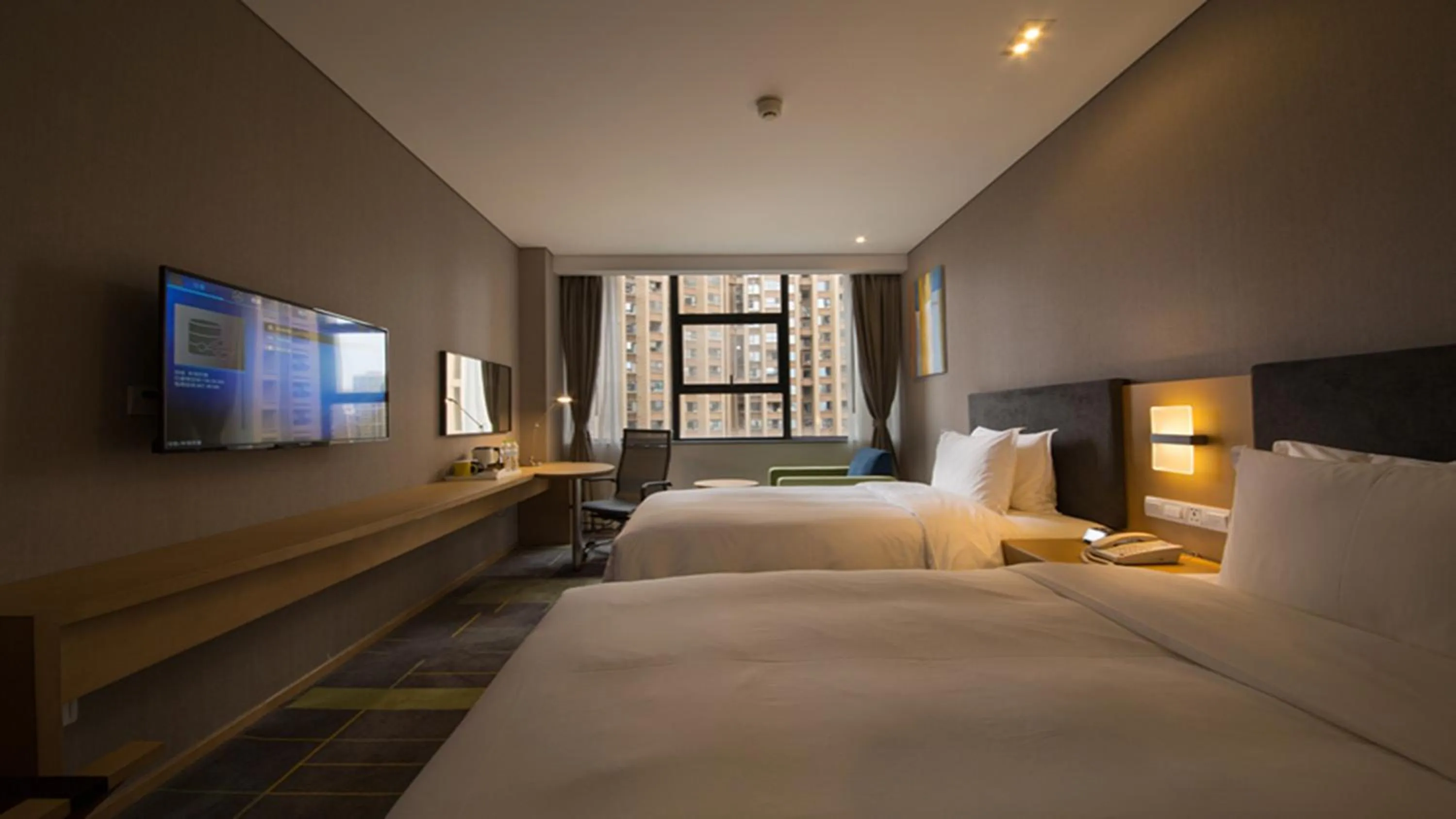 Photo of the whole room, Bed in Holiday Inn Express Chengdu Airport Zone Shuangliu International Airport