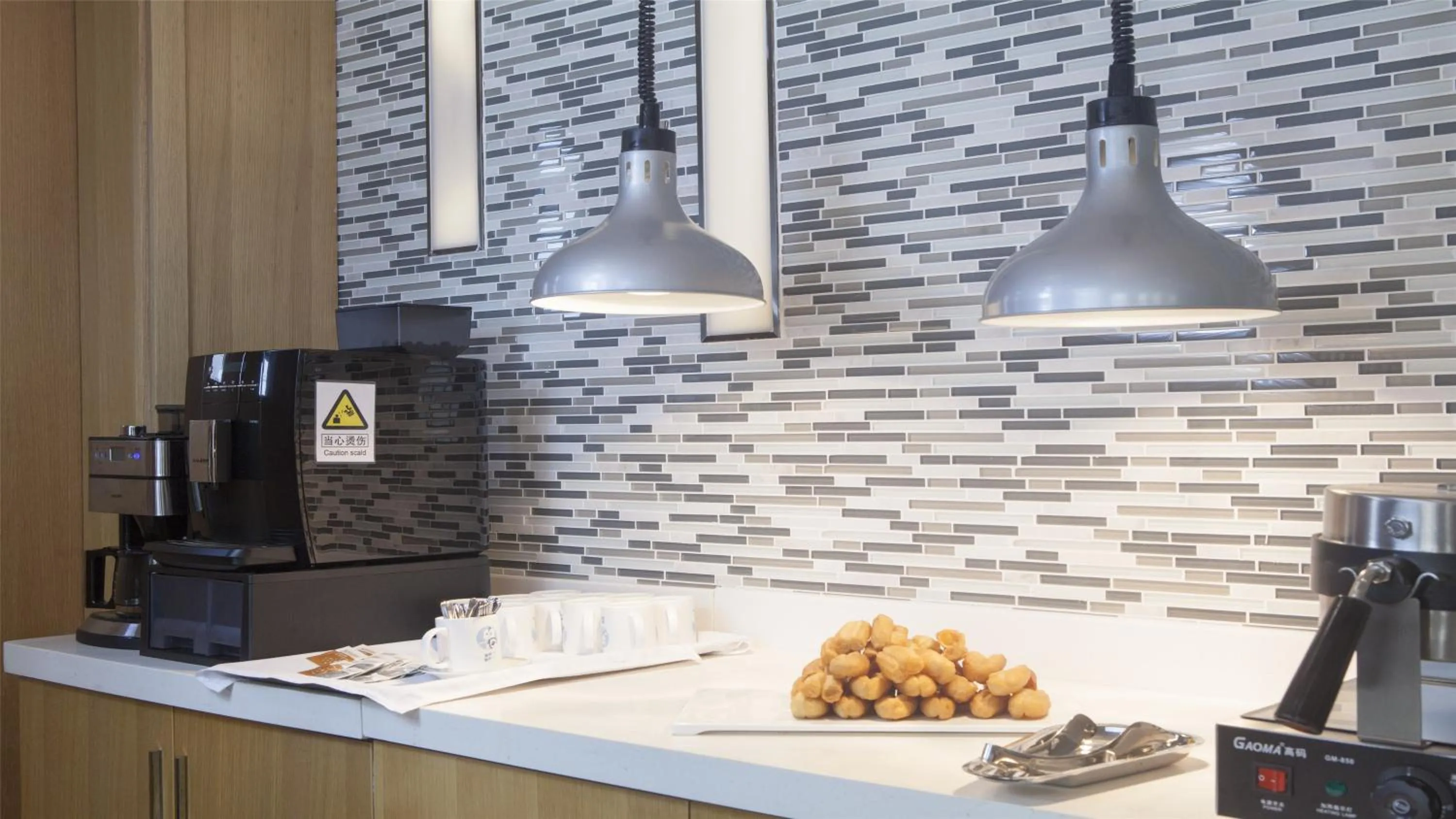 Restaurant/places to eat in Holiday Inn Express Chengdu Airport Zone Shuangliu International Airport