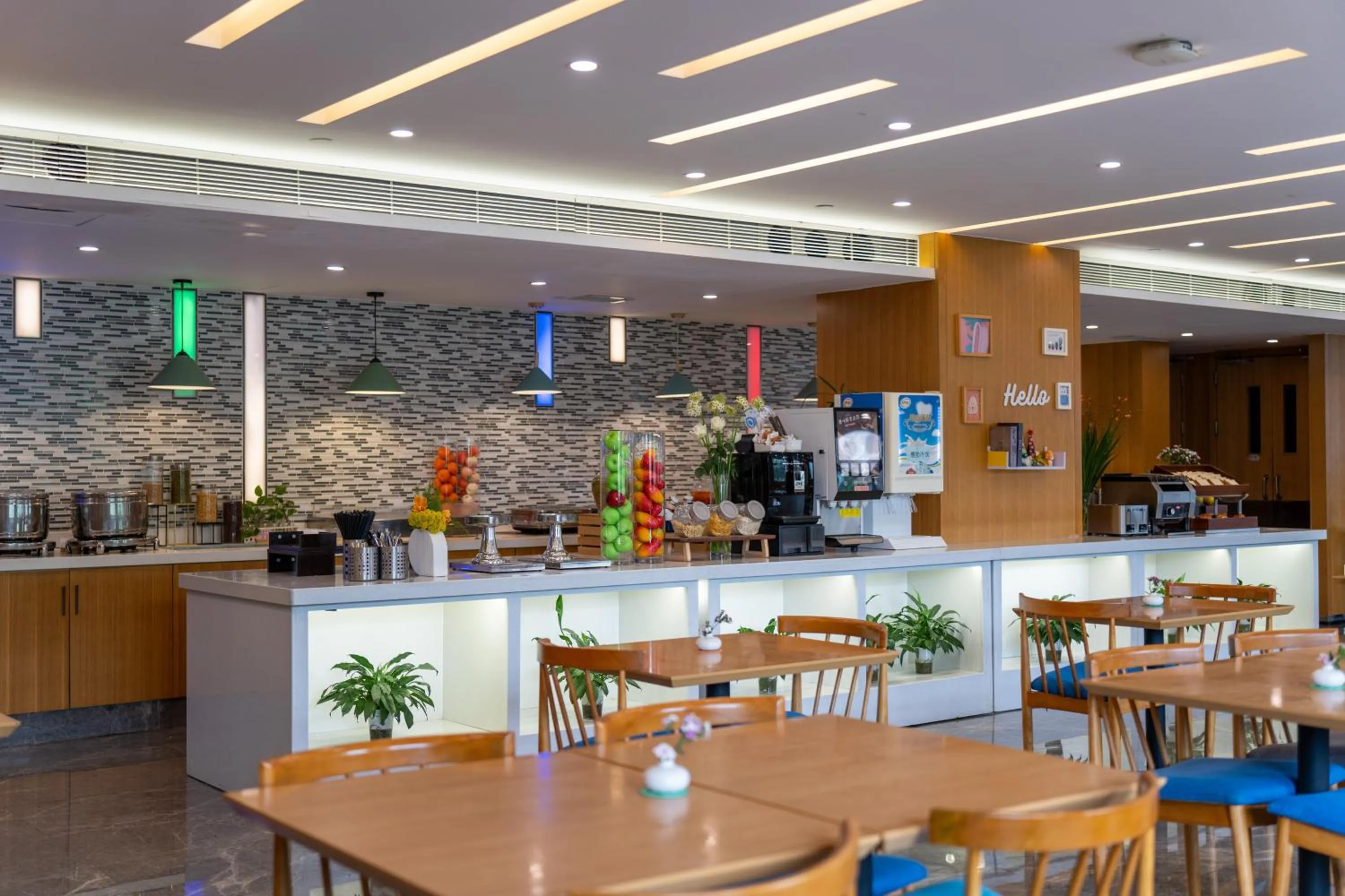 Restaurant/places to eat in Holiday Inn Express Chengdu Airport Zone Shuangliu International Airport