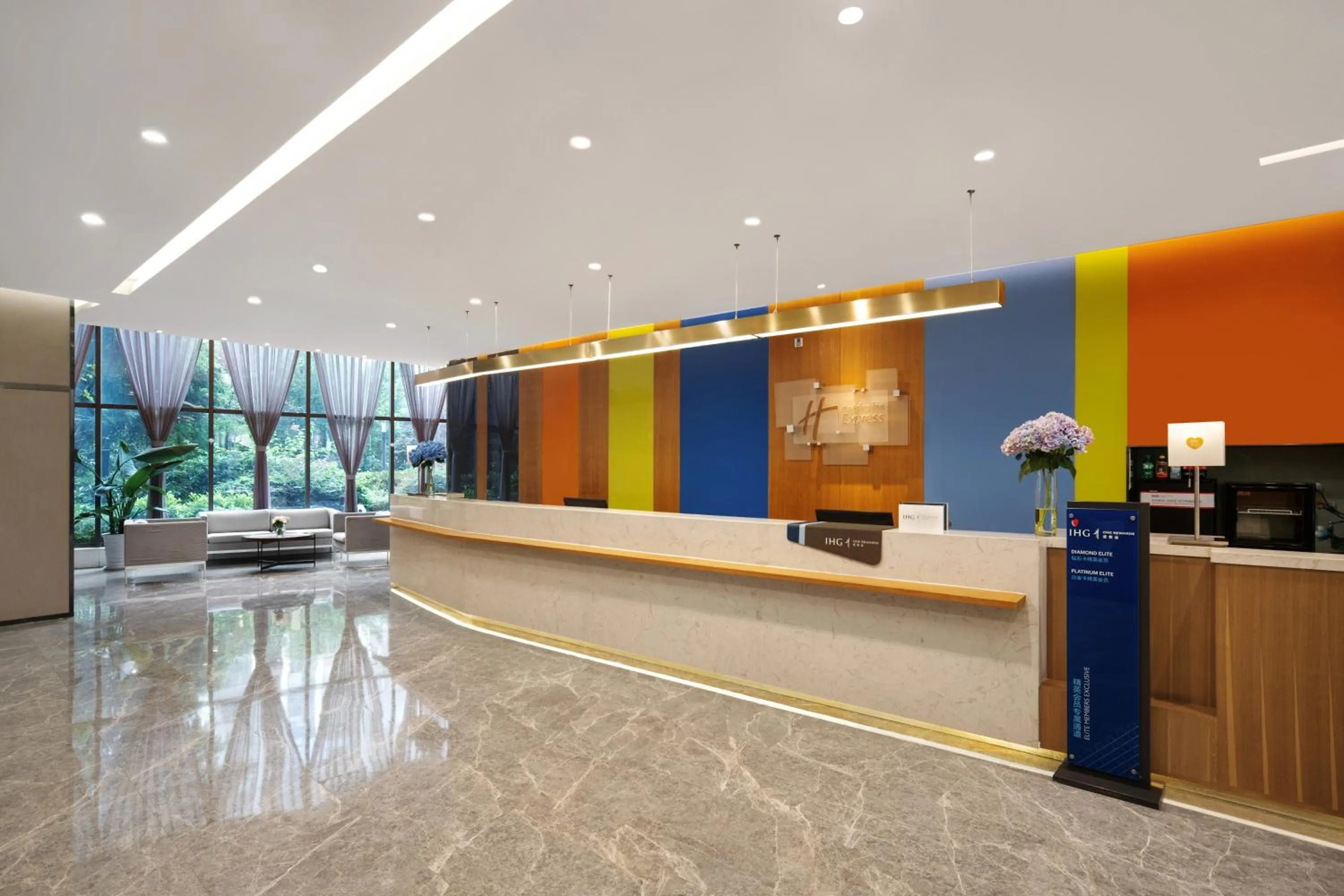 Lobby or reception in Holiday Inn Express Chengdu Airport Zone Shuangliu International Airport