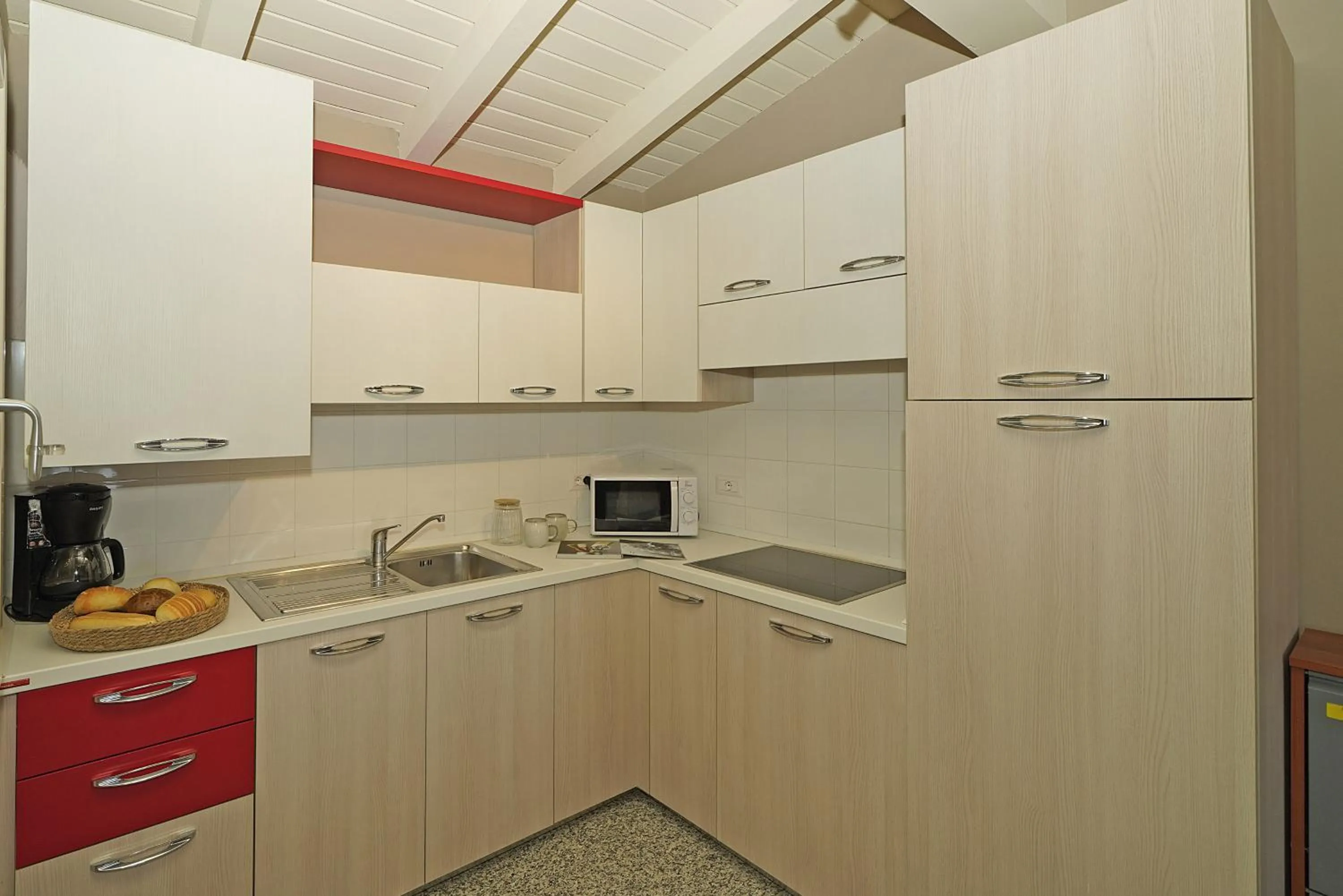 kitchen in Onda Blu Resort